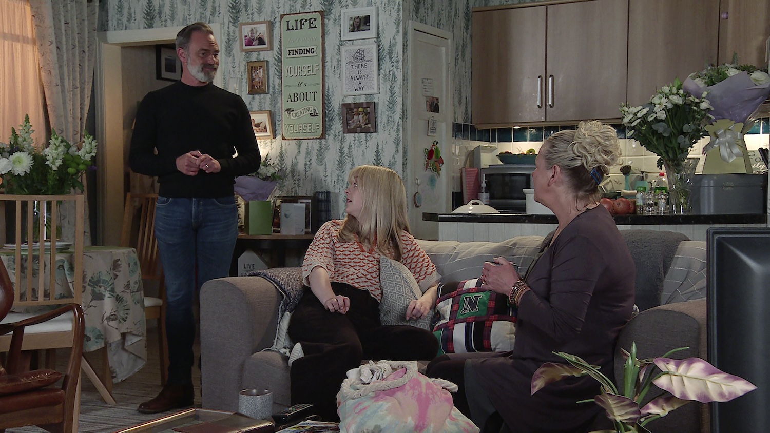 Billy, Summer and Bernie talk in Corrie