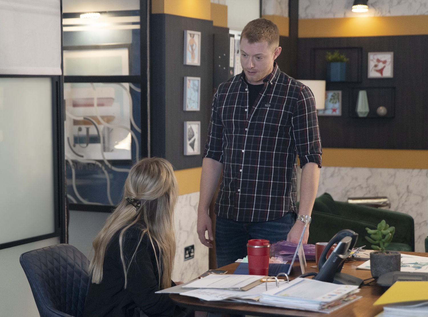 Daniel talks to Sarah on Corrie