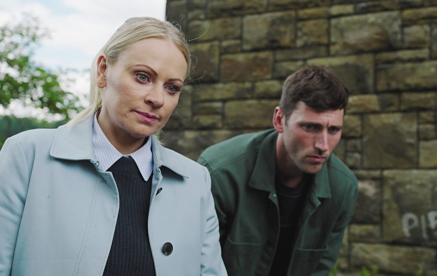 DS Swain and Kit look suspicious on Corrie