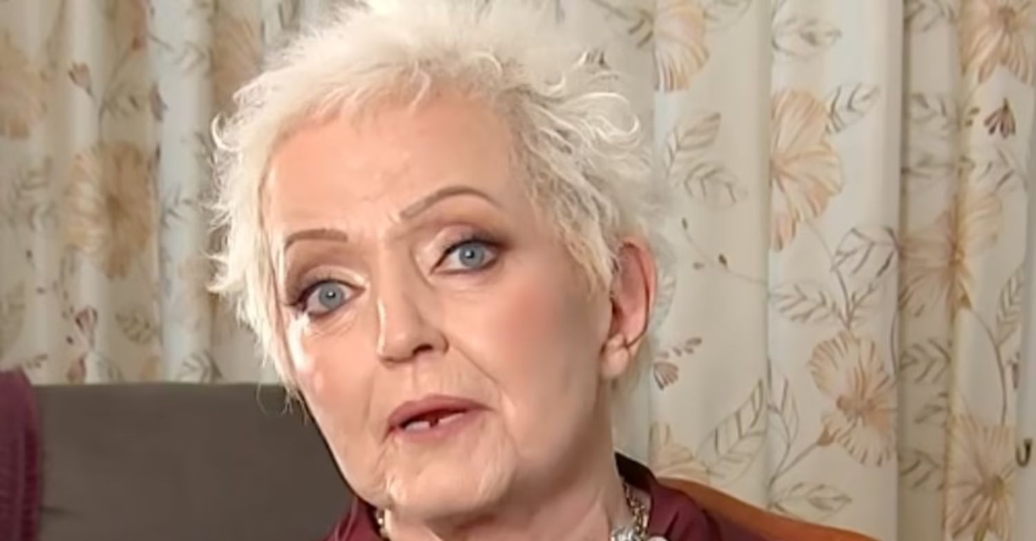 Linda Nolan gazing in front