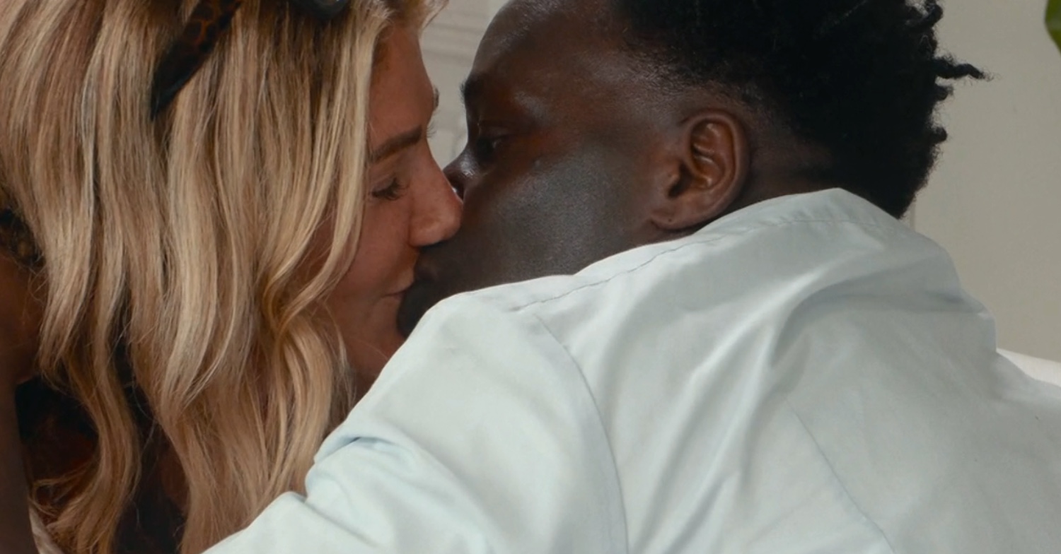 Vicky and David kissing on My Mum Your Dad