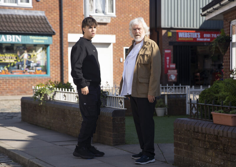 Stu and Mason look serious in Coronation Street