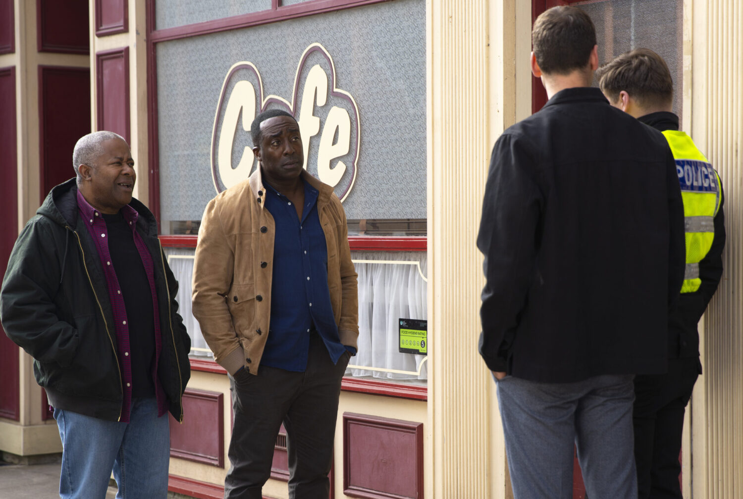 Kit questions Ed and Ronnie on Corrie