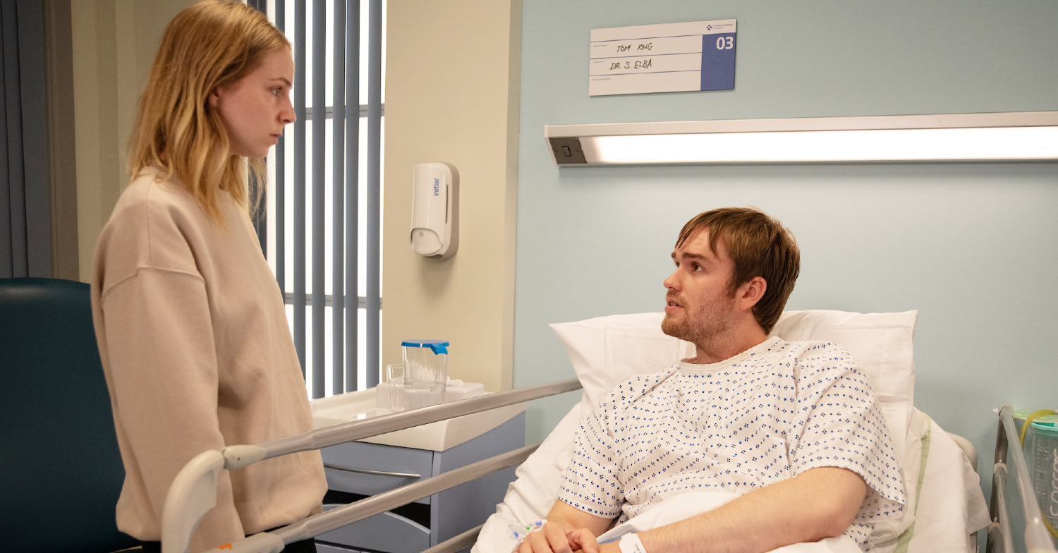 Coronation Street's Belle is speaking to Tom at the hospital