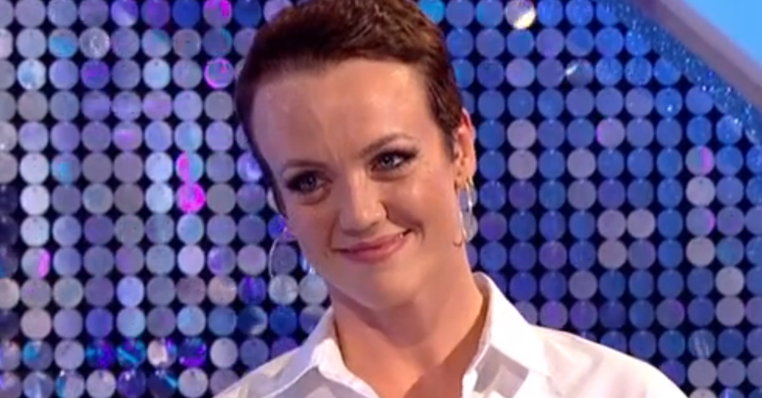 Lauren Oakley smiling and waving on It Takes Two