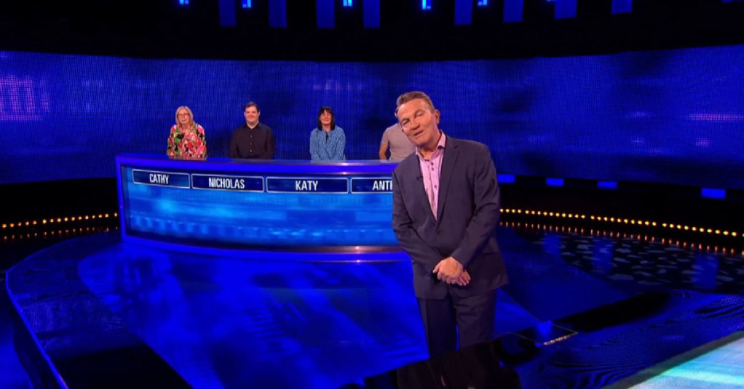 Bradley Walsh hosting The Chase with the team in the background