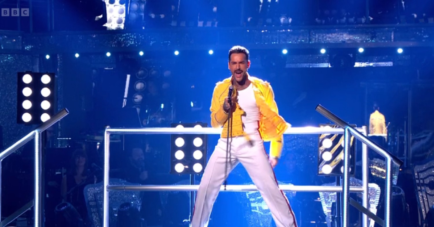 Pete Wicks singing in Strictly routine