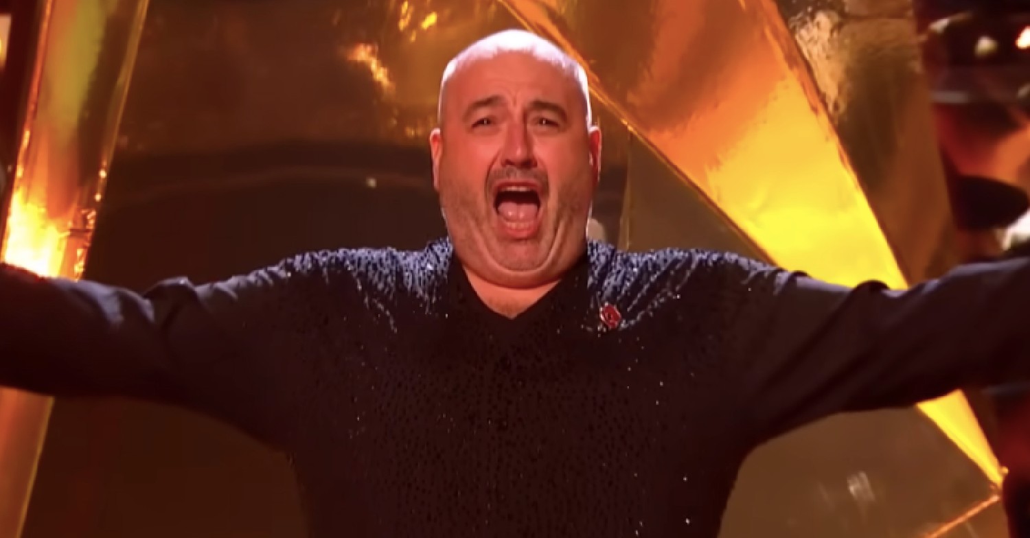 Wynne singing on Strictly 