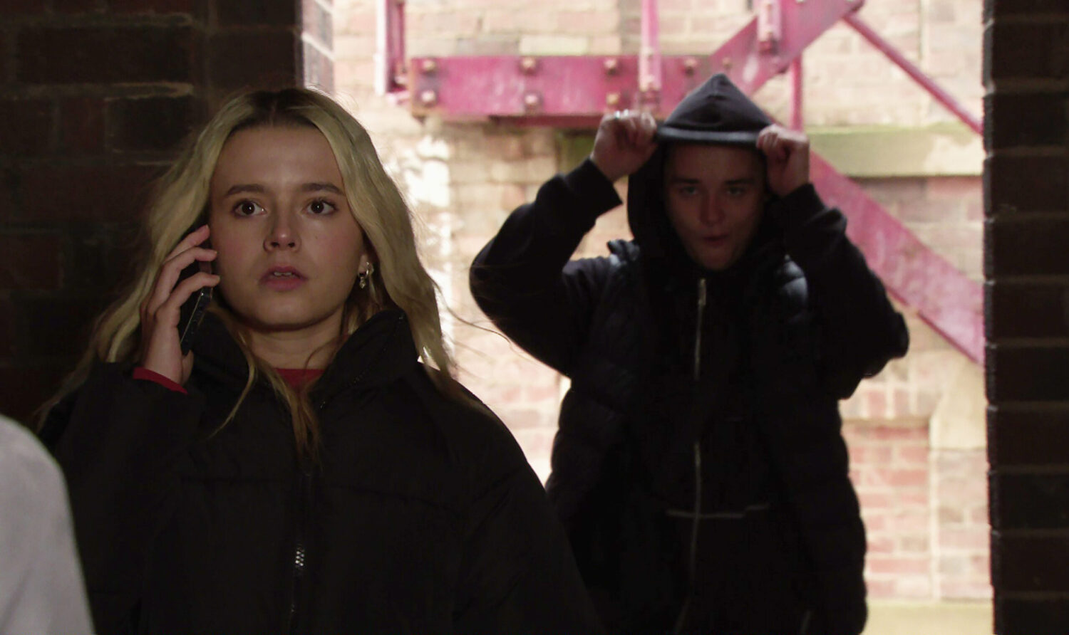 Betsy worried on the phone as Mason's brothers corner her