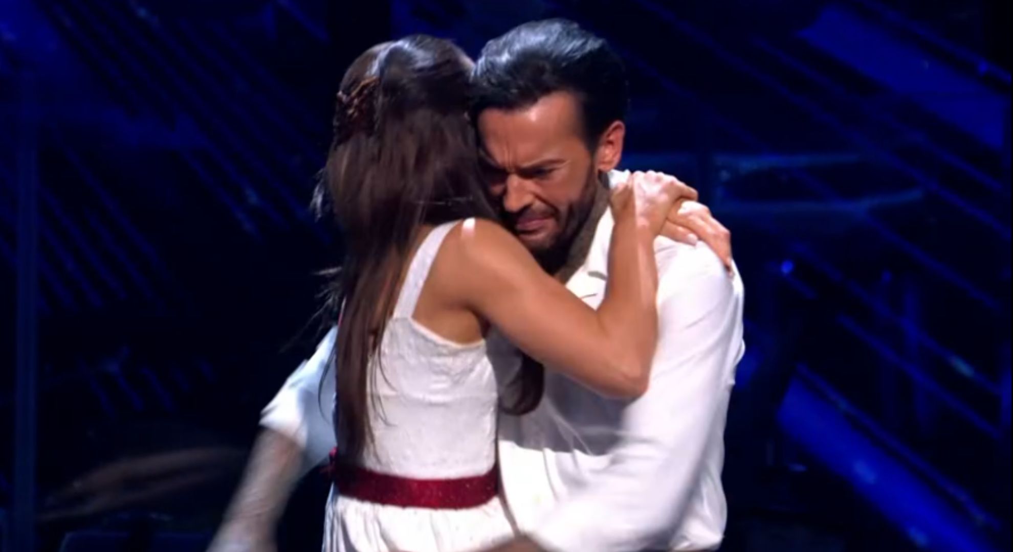 Jowita Pryzstal hugging a teary Pete Wicks