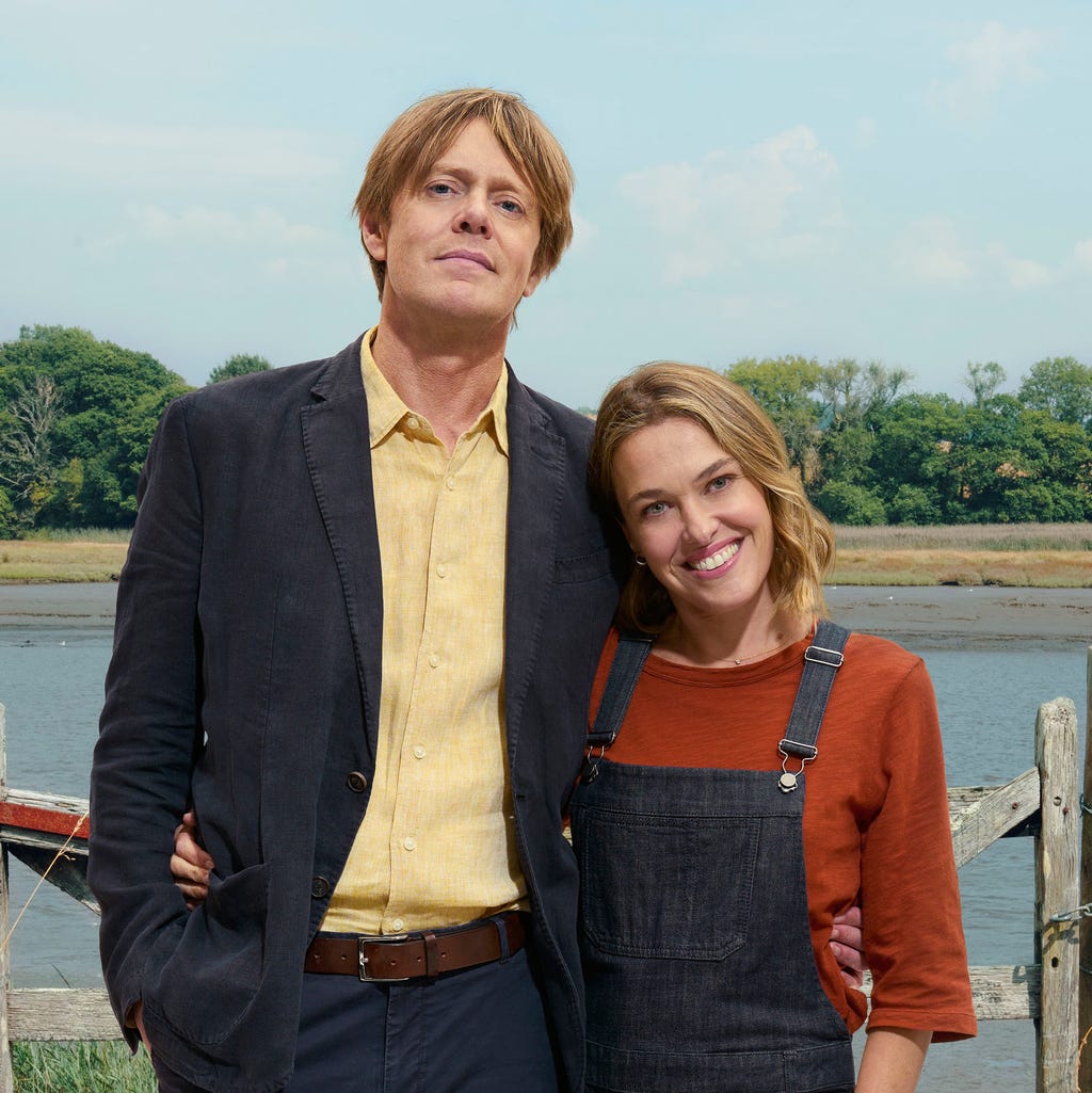 Kris Marshall and Sally Bretton in Beyond Paradise