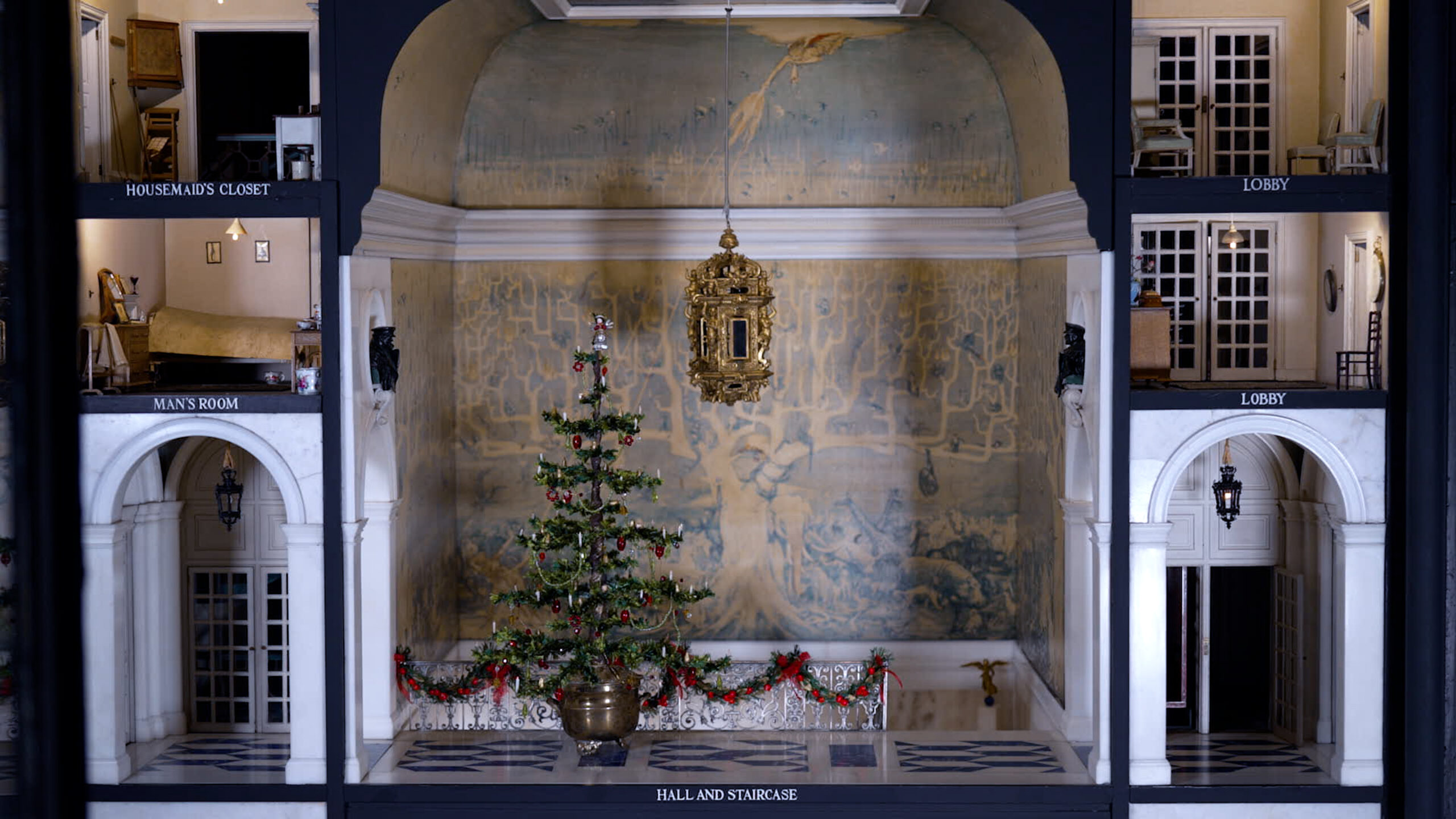 Royal Christmas decorations in Windsor Castle