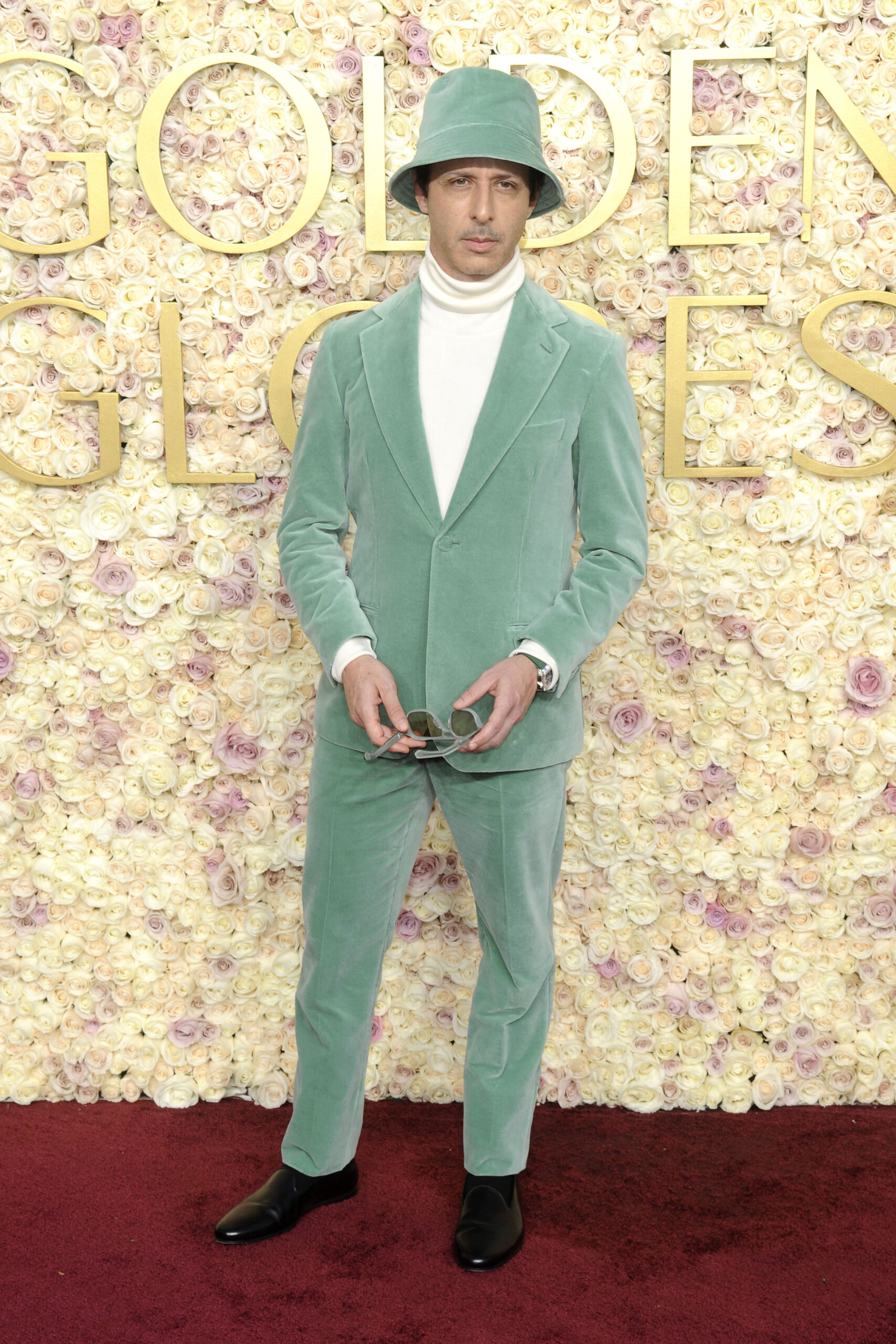 Jeremy Strong in pale green velvet at the Golden Globes
