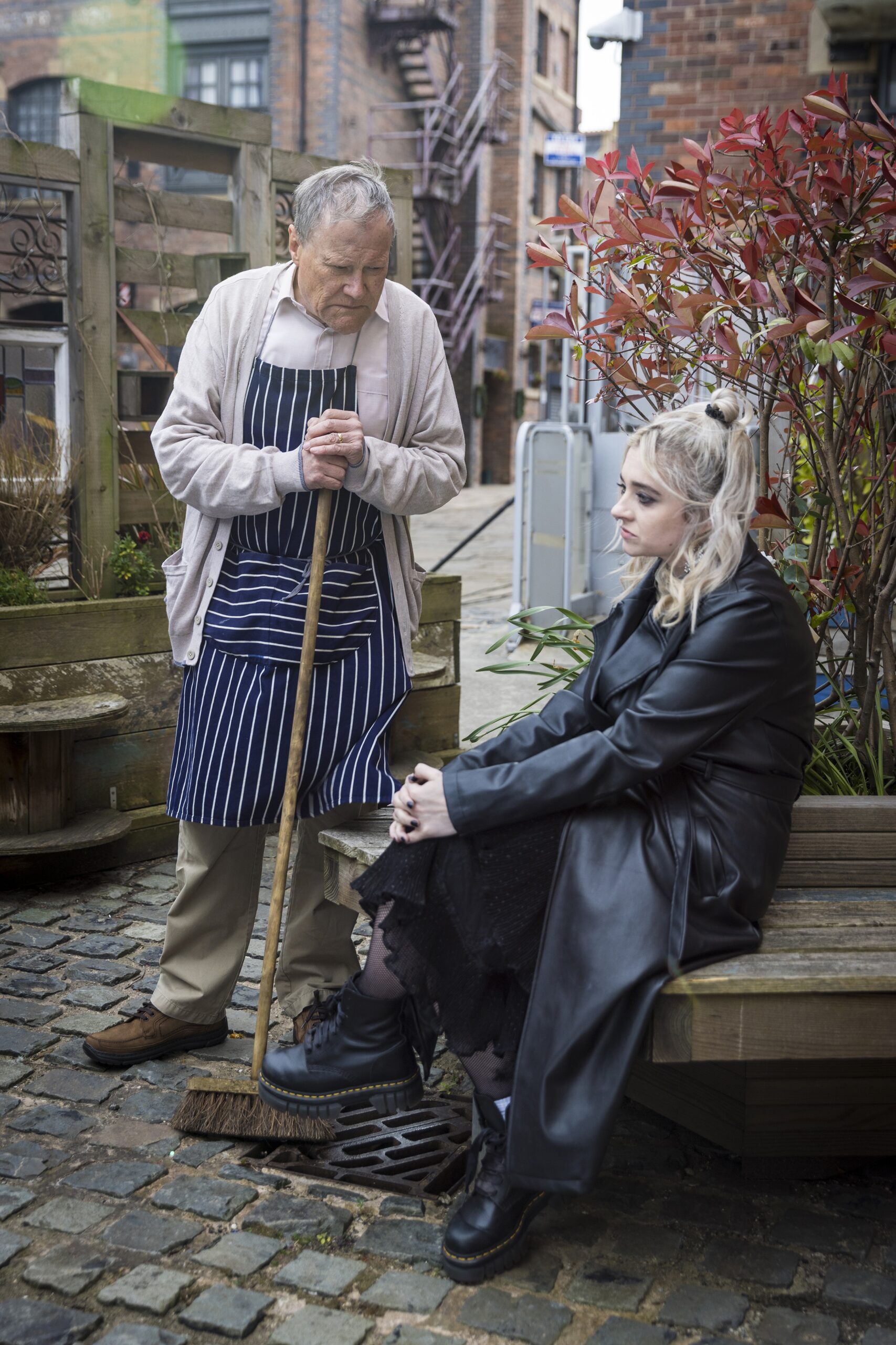 Roy talking to an upset Nina in Coronation Street
