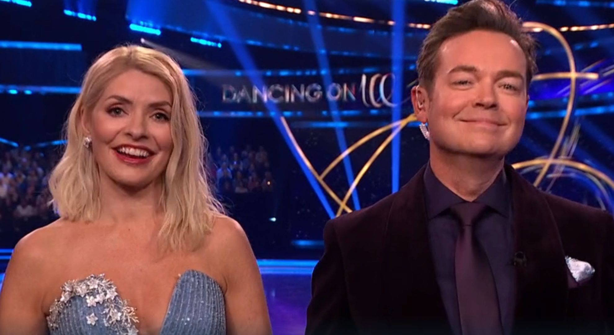 Holly Willoughby and Stephen Mulhern smiling on Dancing On Ice 