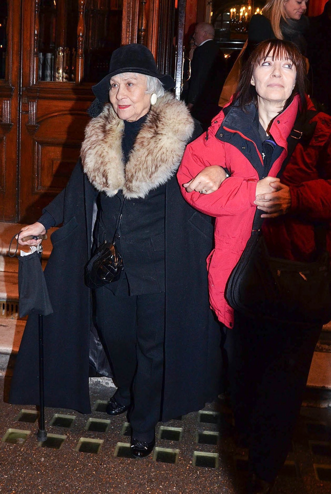 Joan Plowright walking