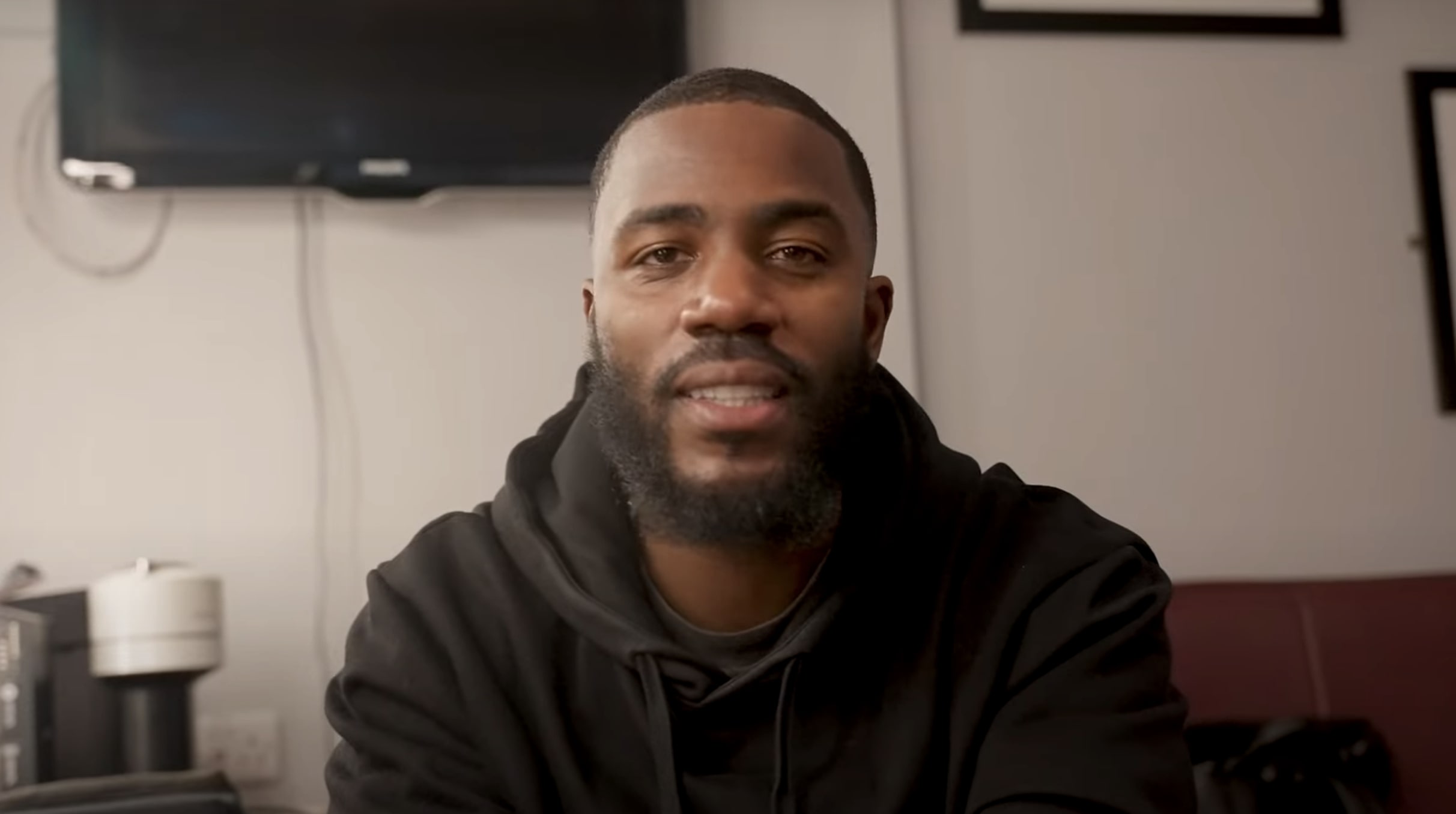 Mo Gilligan recording a vlog