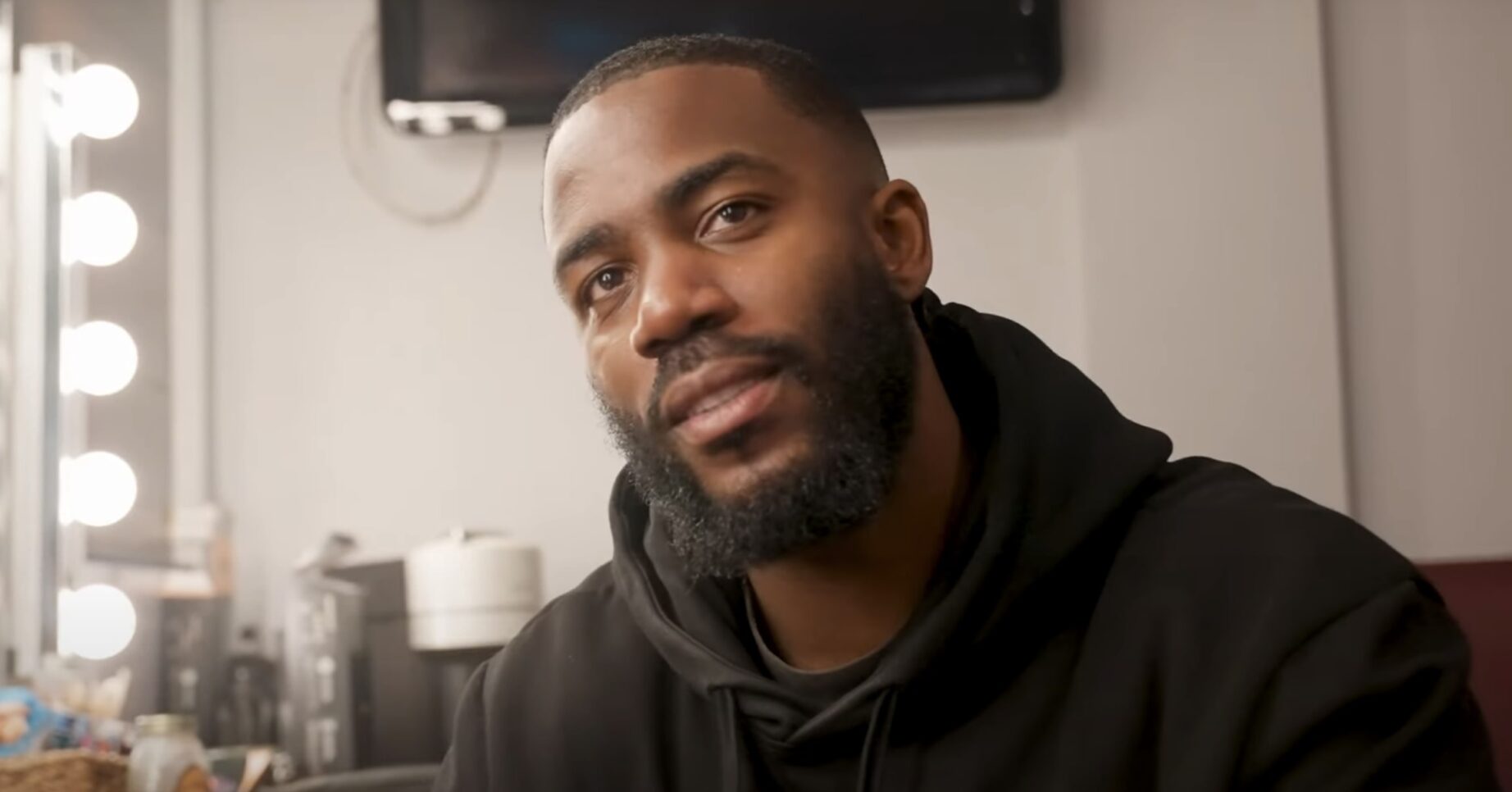 Mo Gilligan recording a vlog