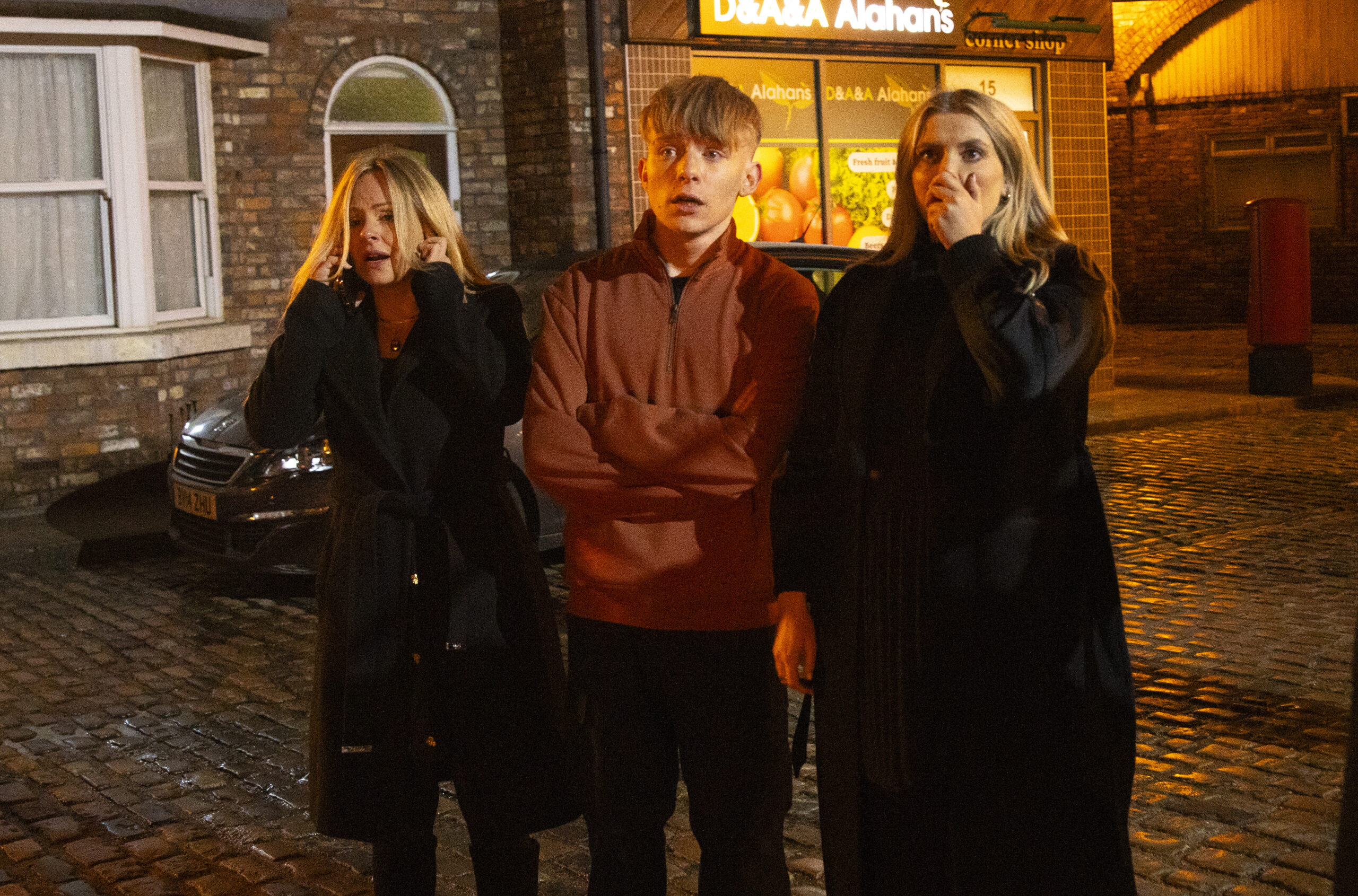Coronation Street's Sarah, Max, Bethany staring at Platt house fire