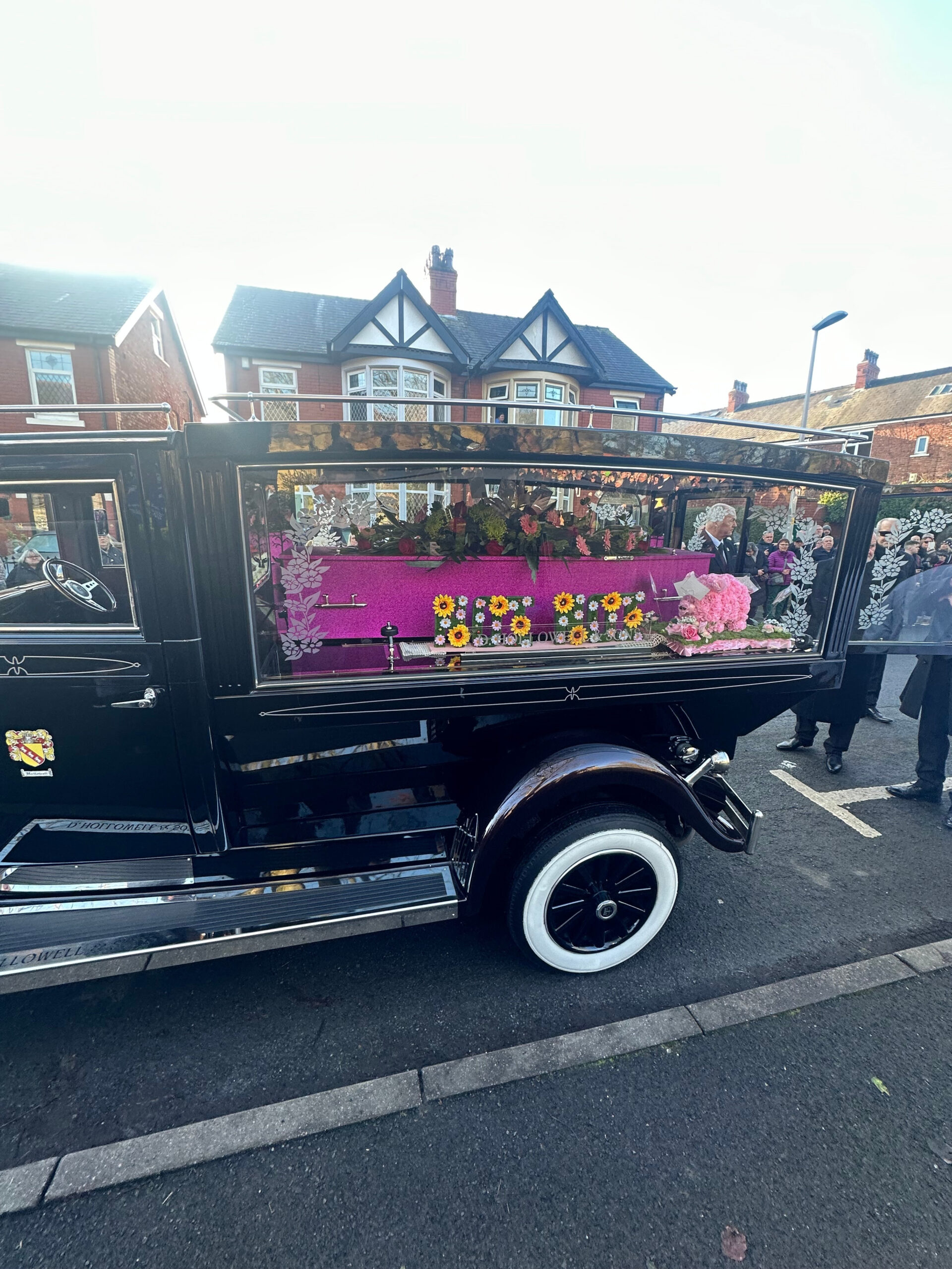 Linda Nolan coffin