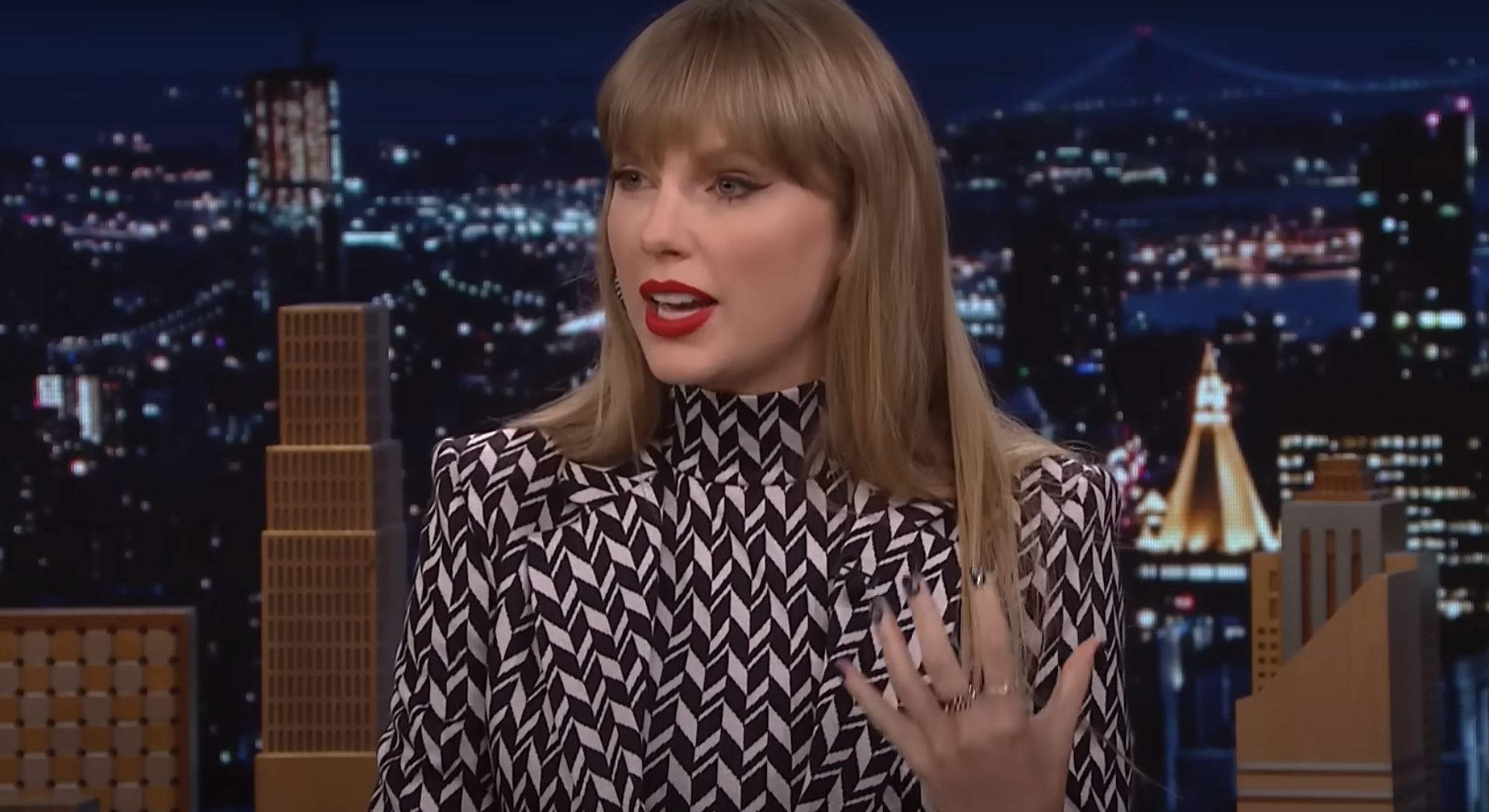 Taylor Swift looking to her right