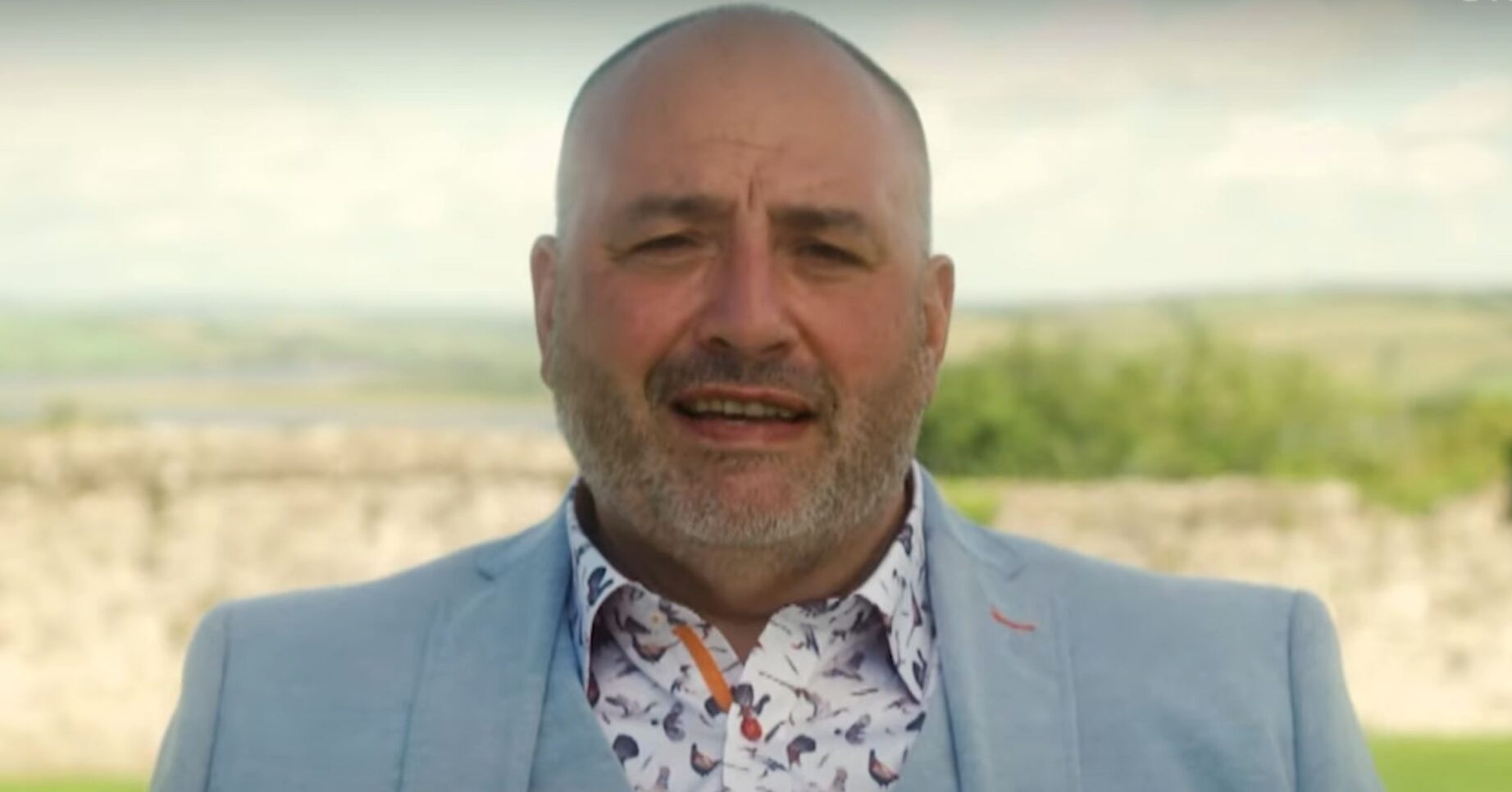 Wynne Evans looking front