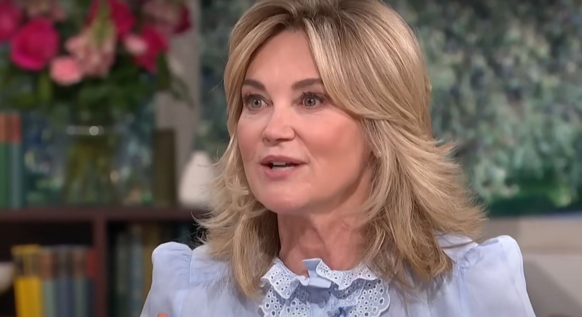 Anthea Turner looking front