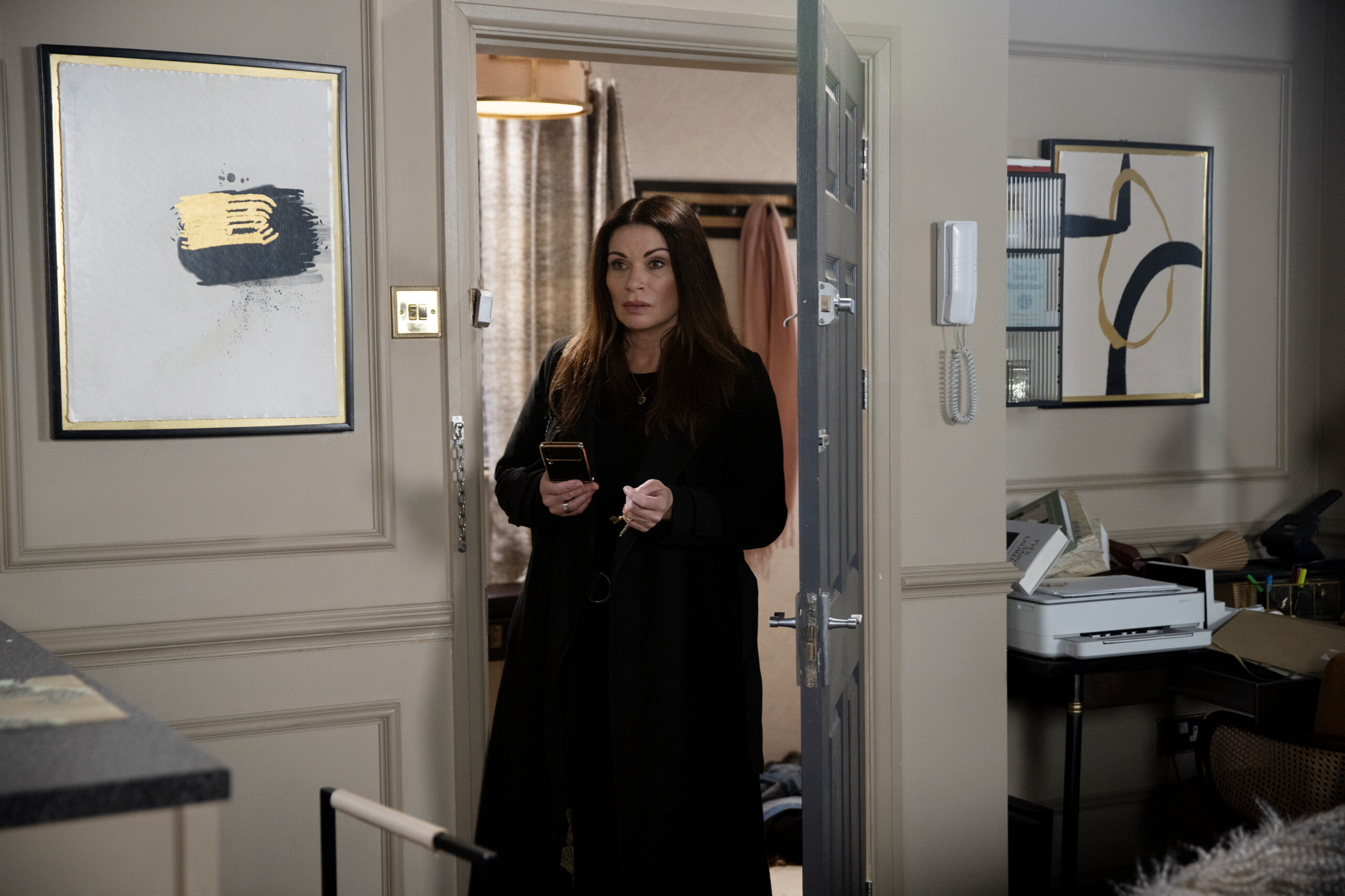 Carla scared in flat