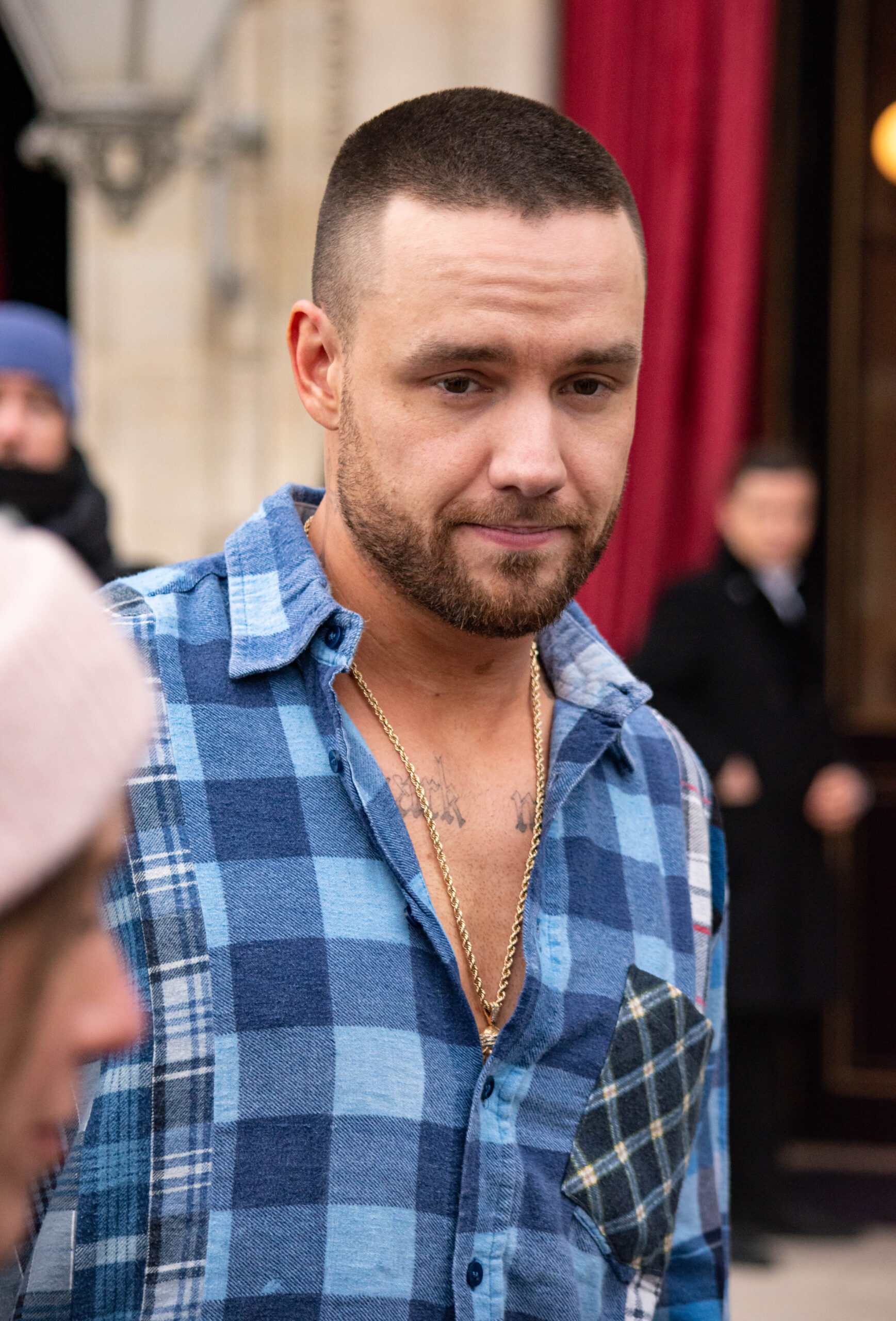 Liam Payne preparing to pose with a fan