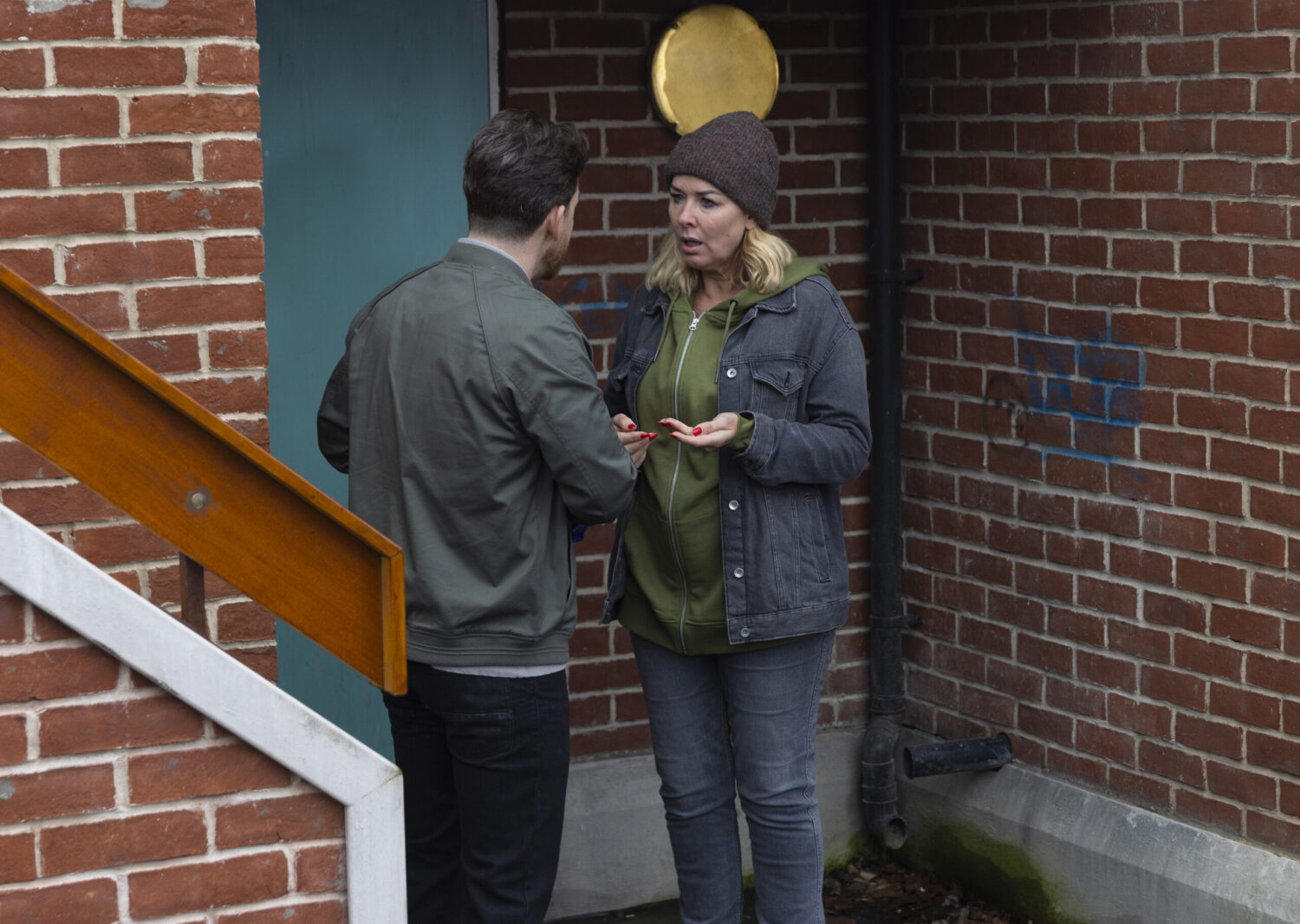 Cassie talking to drug dealer