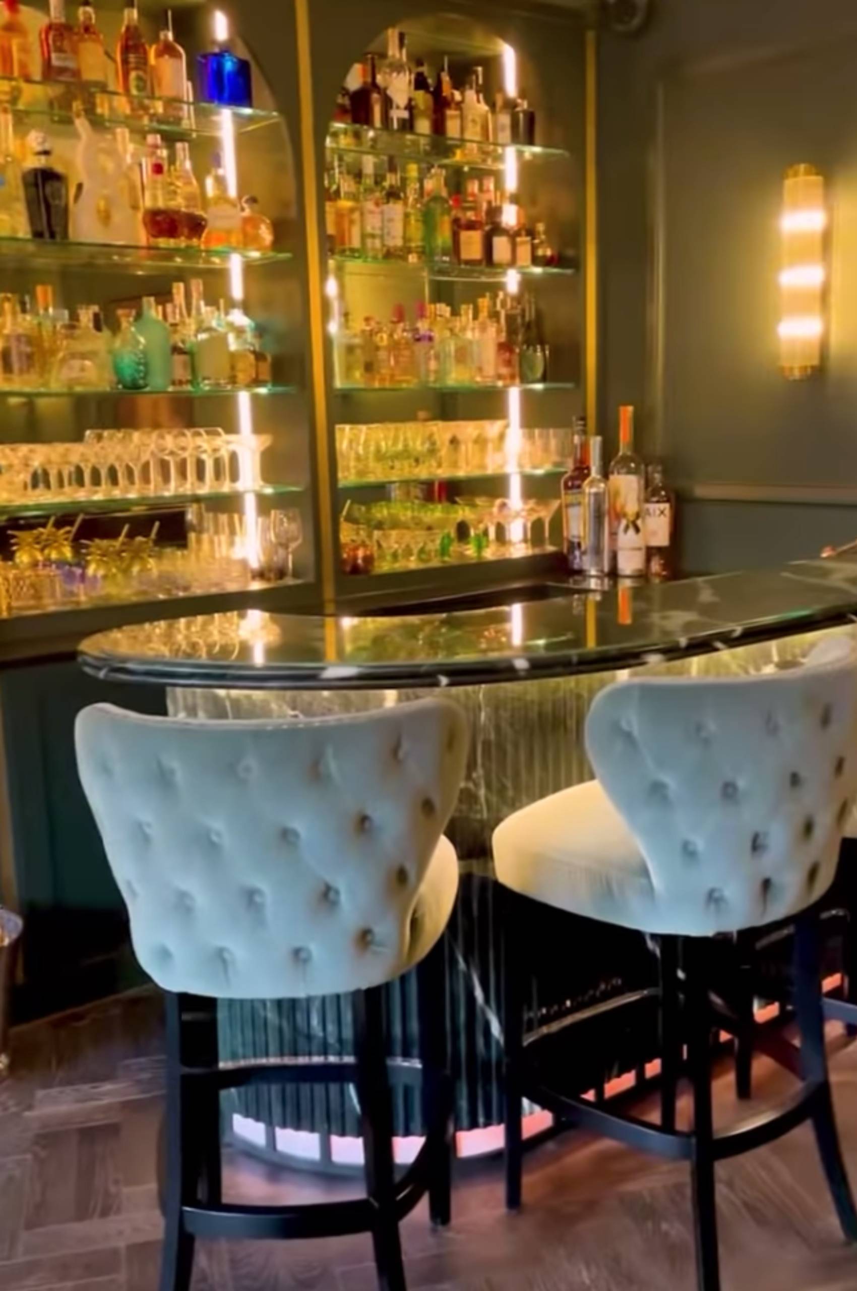 Amanda Holden gives fans a look inside her home and at her home bar