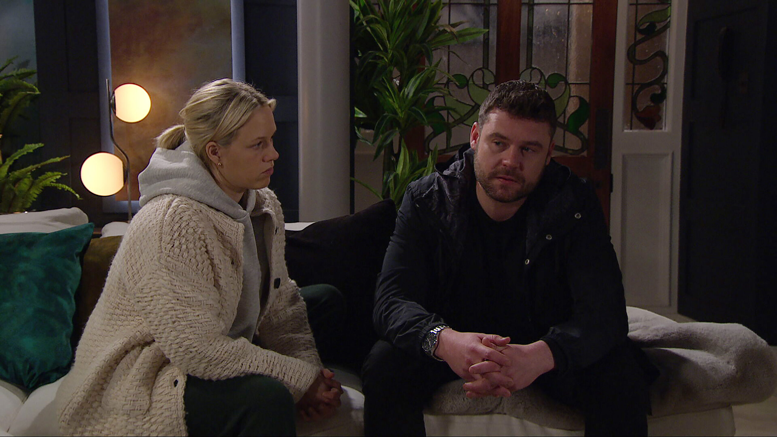 Steph and Aaron emotional in Emmerdale