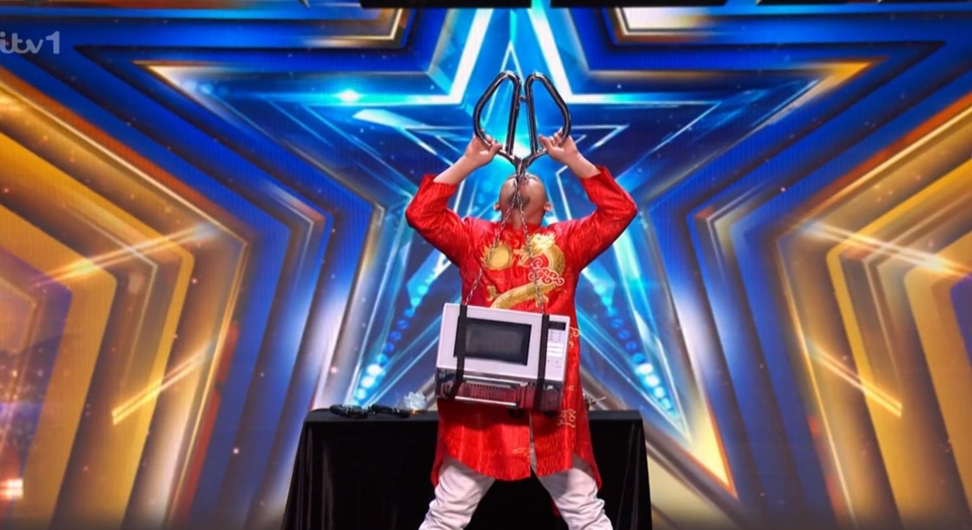 Bao swallowing scissors on Britain's Got Talent tonight 