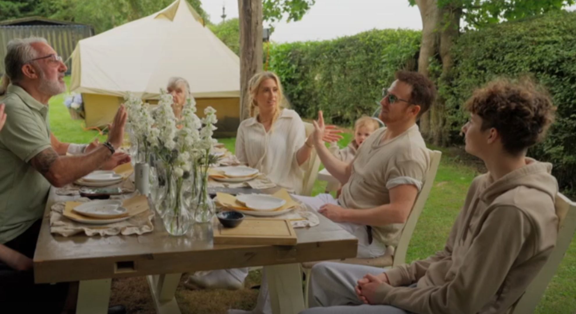 Stacey Solomon and Joe Swash having dinner with their family