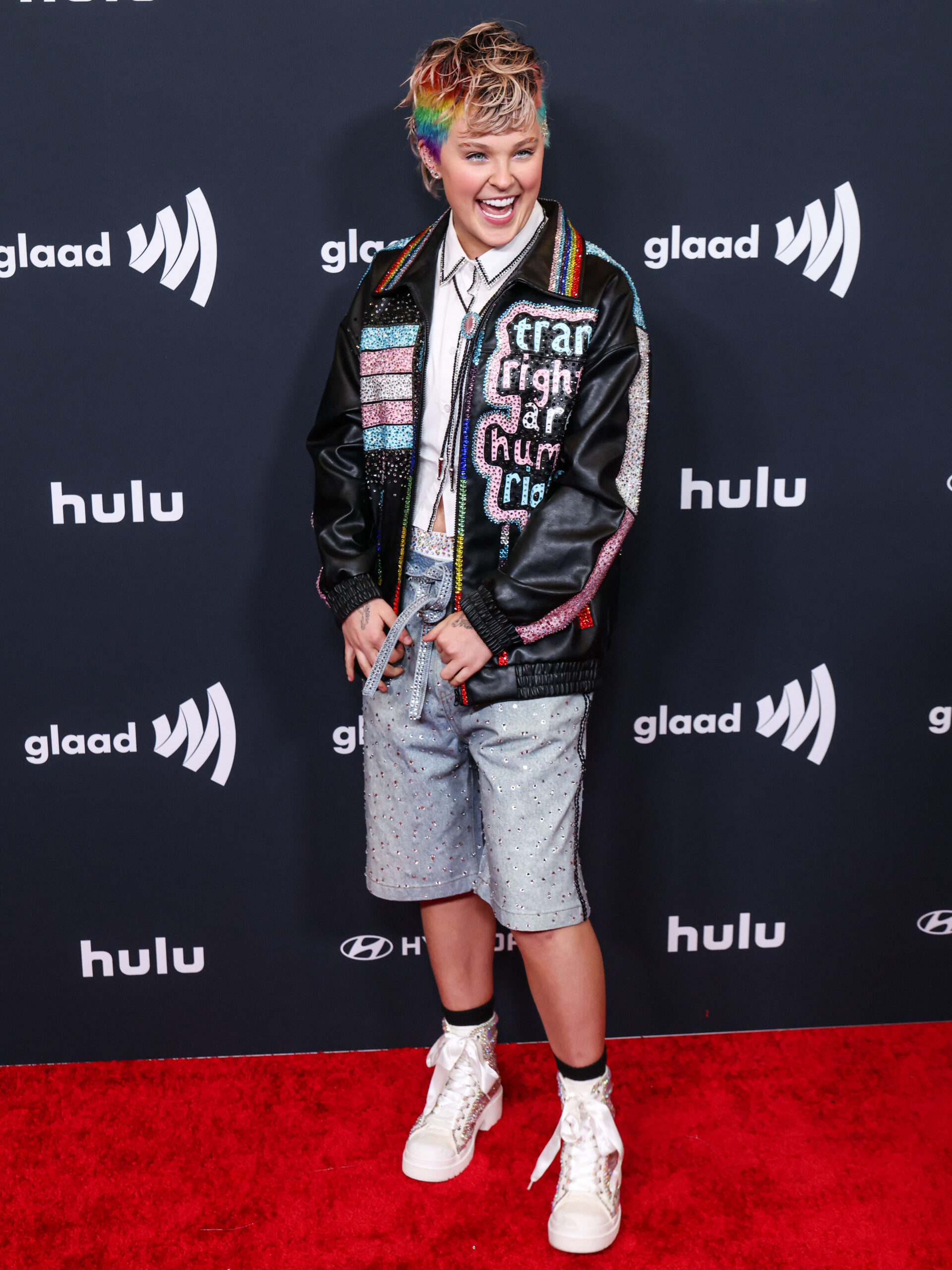 JoJo Siwa on red carpet