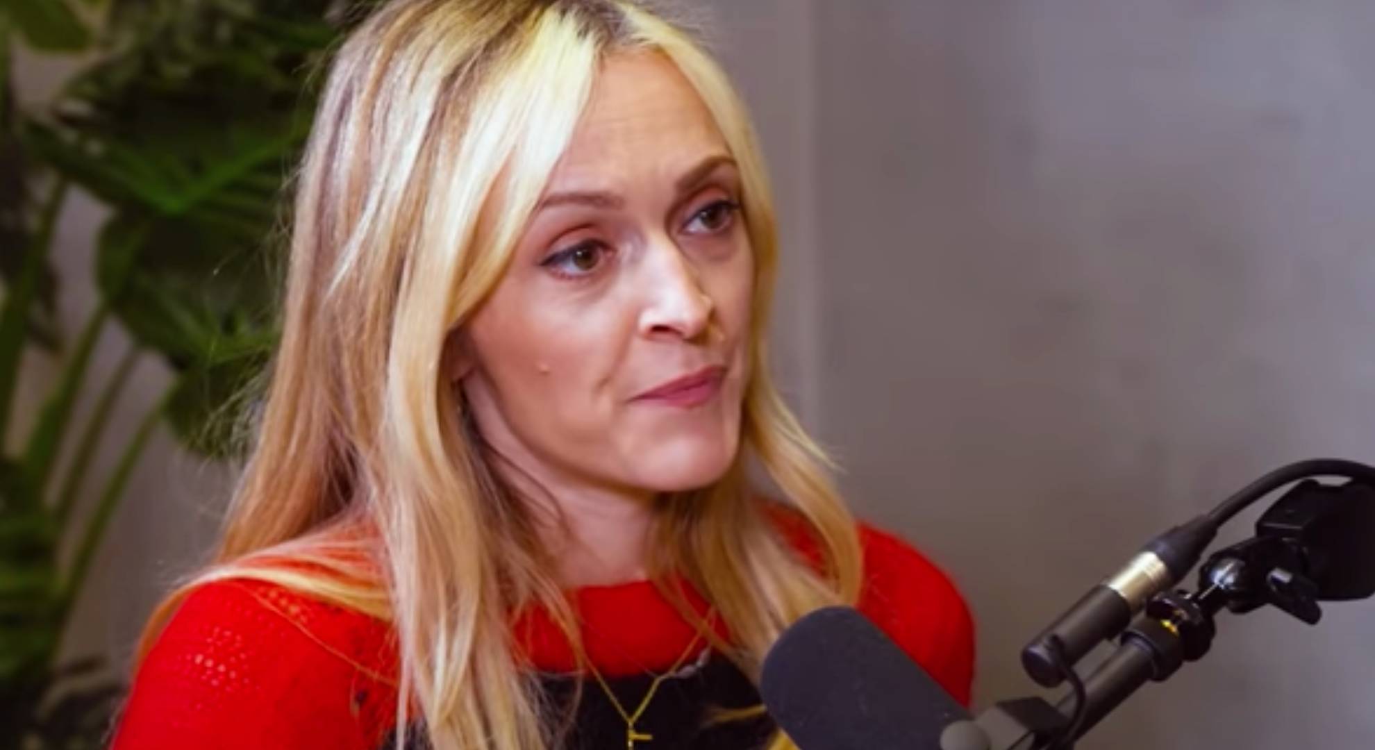 Fearne Cotton looks serious