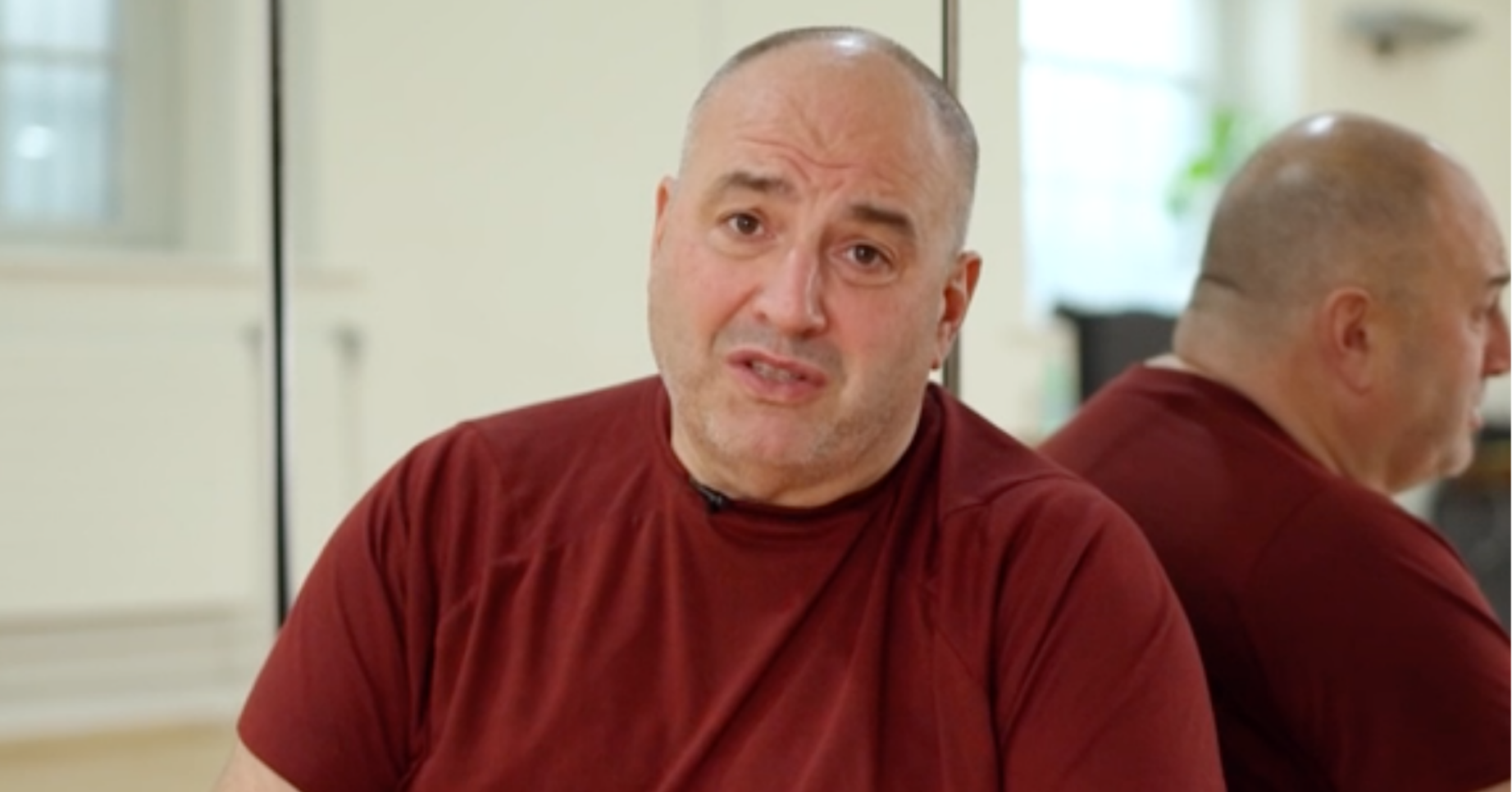 Wynne Evans in a T-shirt speaking to camera