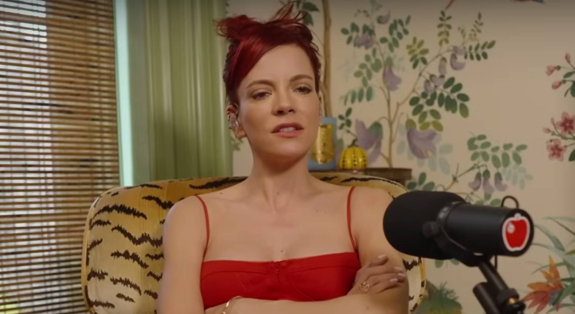 Lily Allen folds her arms