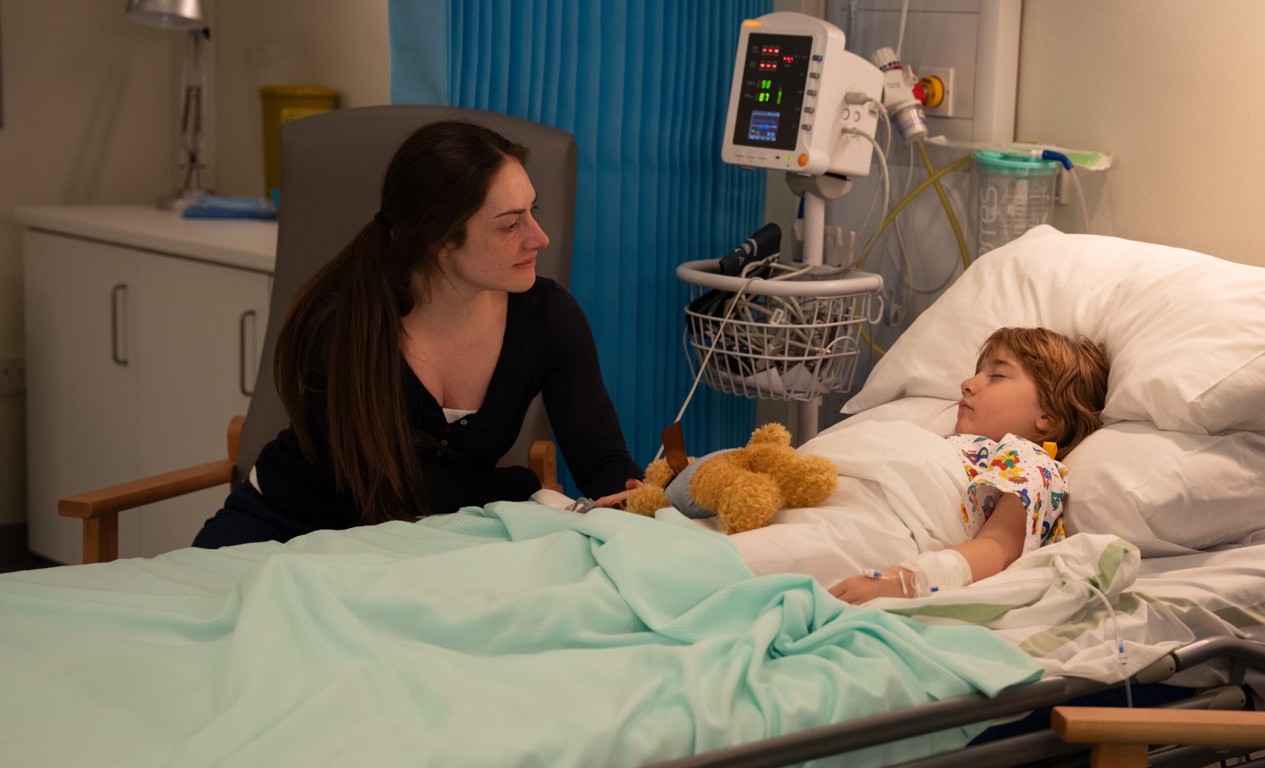 Emmerdale's Victoria with Harry at the hospital