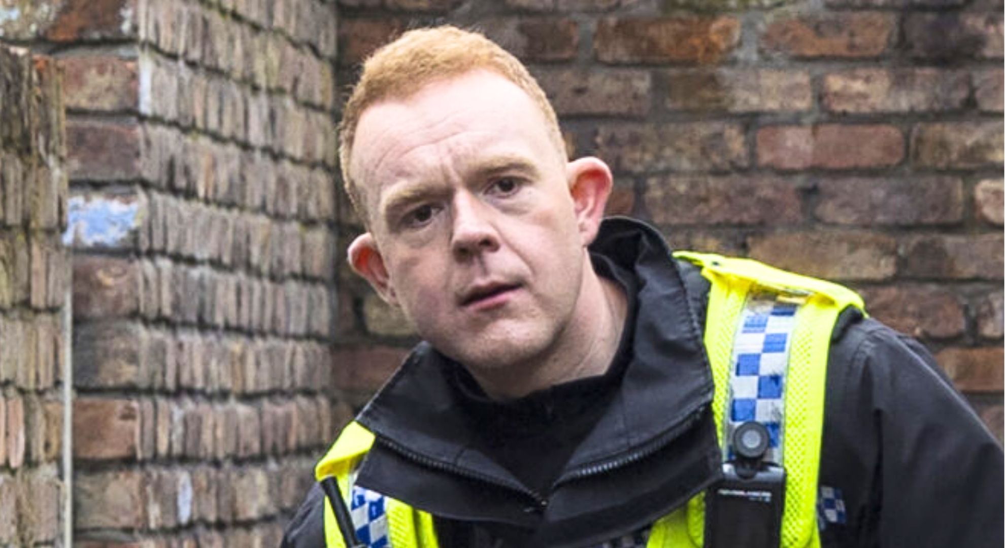 Craig looks suspicious in the ginnel on Corrie (Credit: ITV/Composite: ED!)