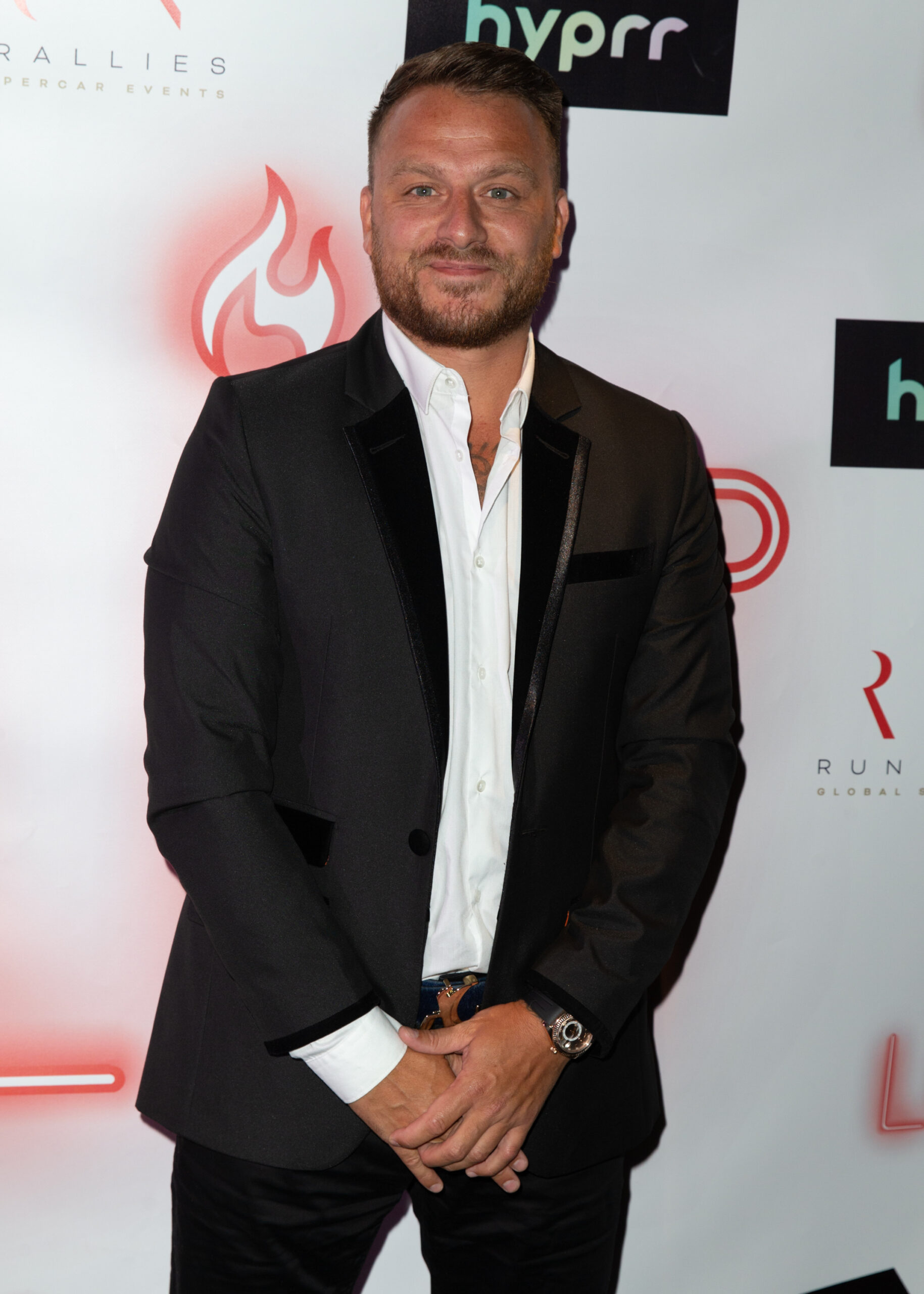 Dapper Laughs smiling in a suit 