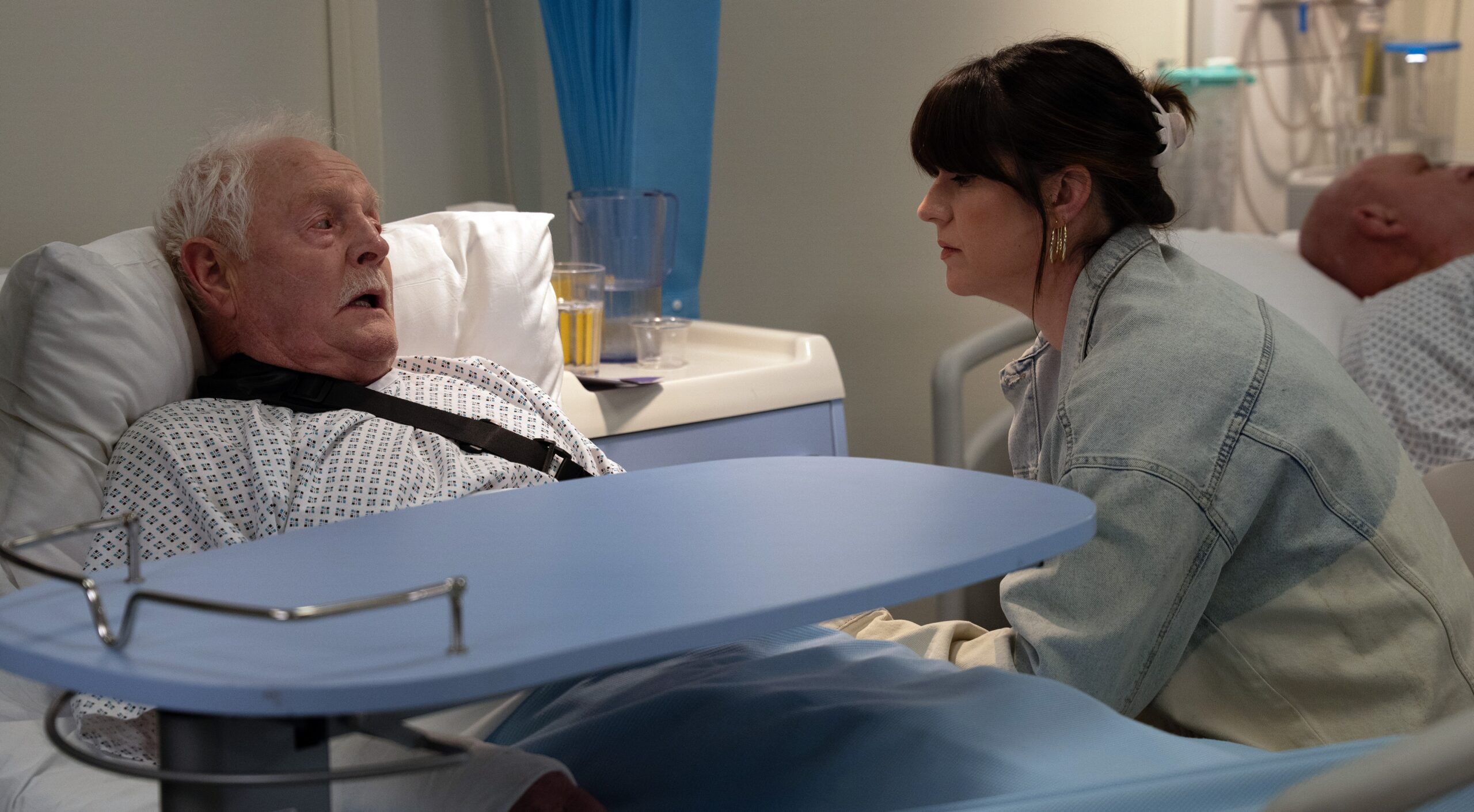 Kerry talking to Pollard at the hospital in Emmerdale