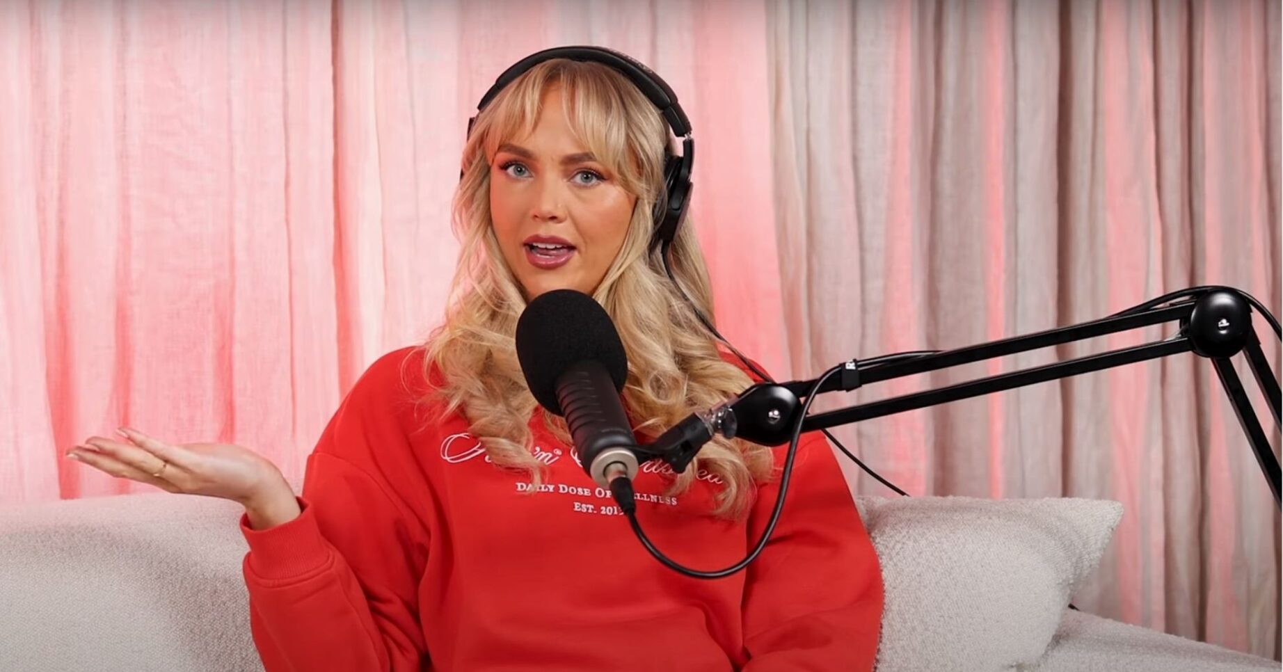 Annie Knight talking