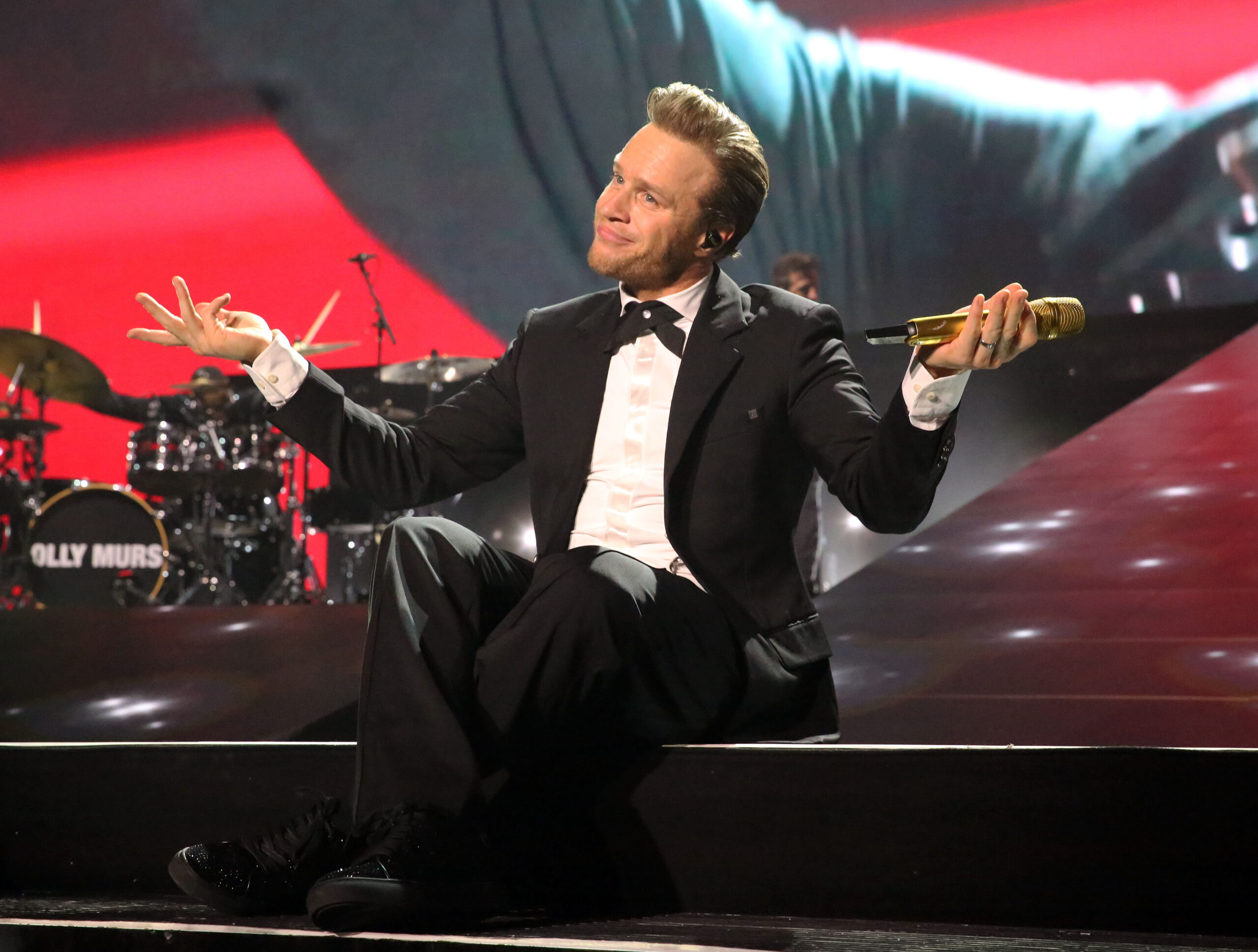 Olly Murs shrugging on stage