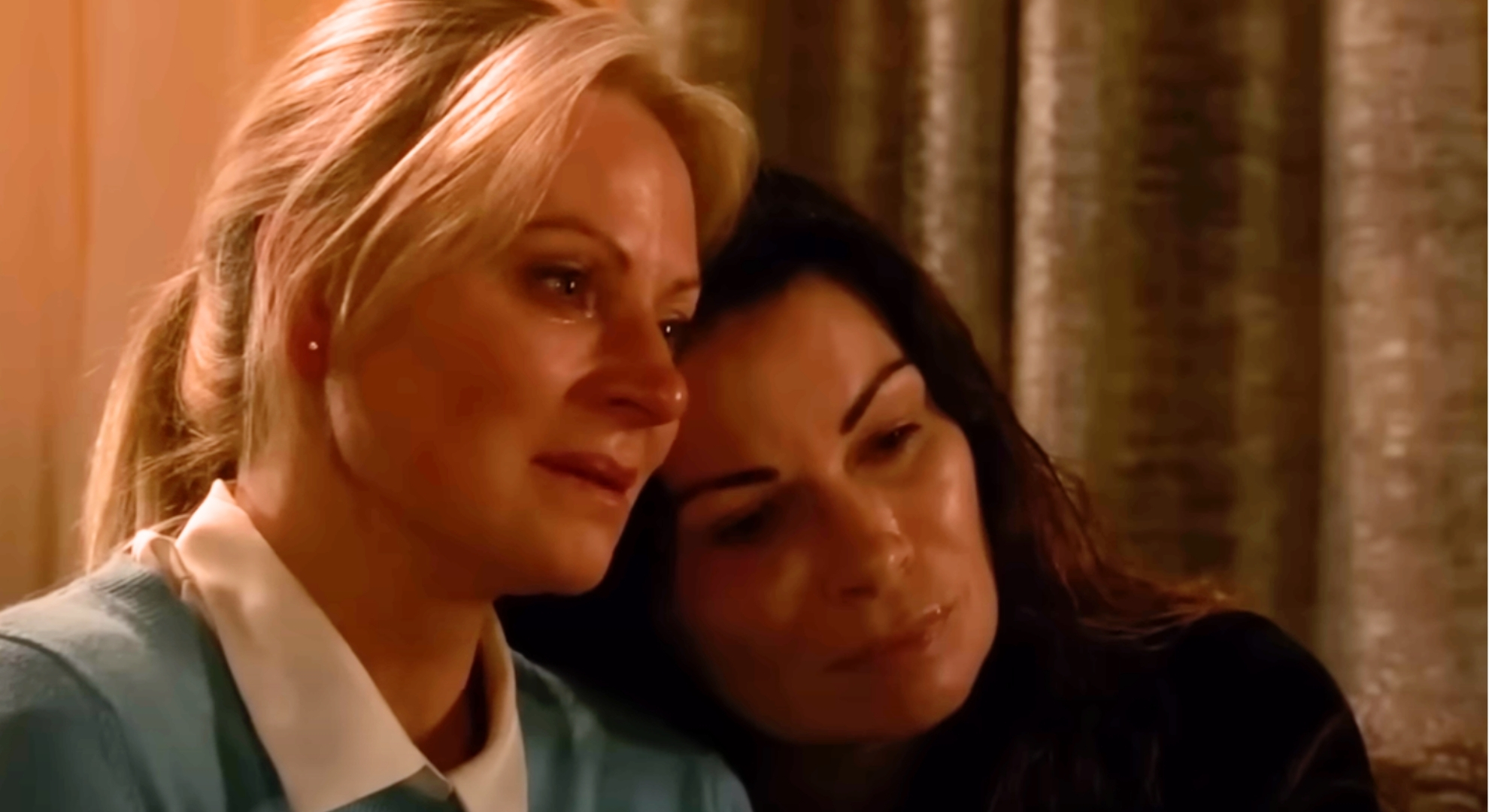 Coronation Street's Lisa and Carla crying