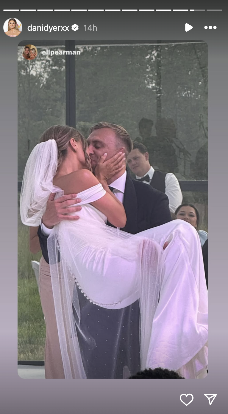 Dani Dyer shares Insta story of her and husband sharing a kiss 