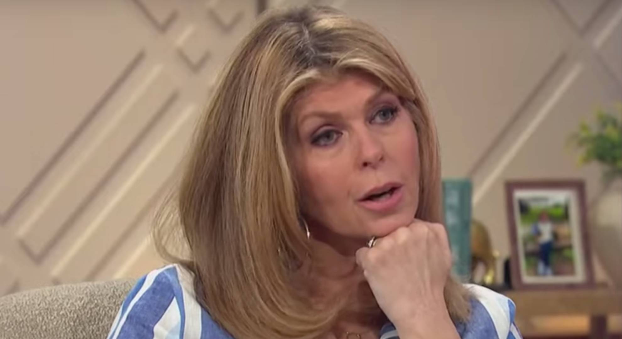 Kate Garraway rests her chin on her fist