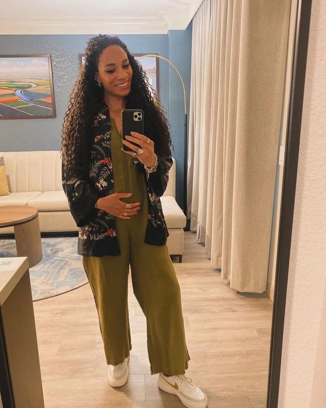 Michelle Ackerley mirror selfie