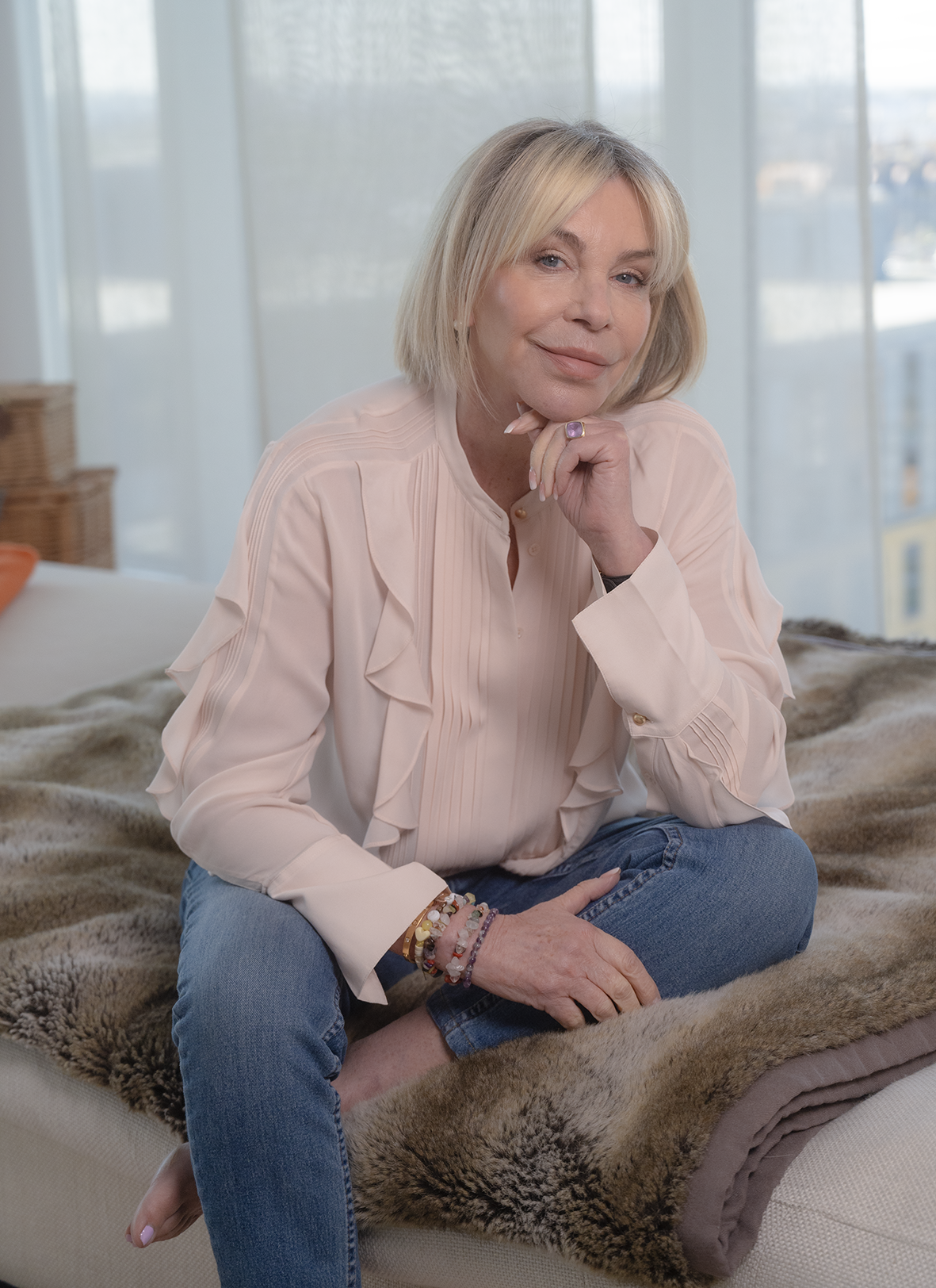 Leslie Ash posing for the camera 