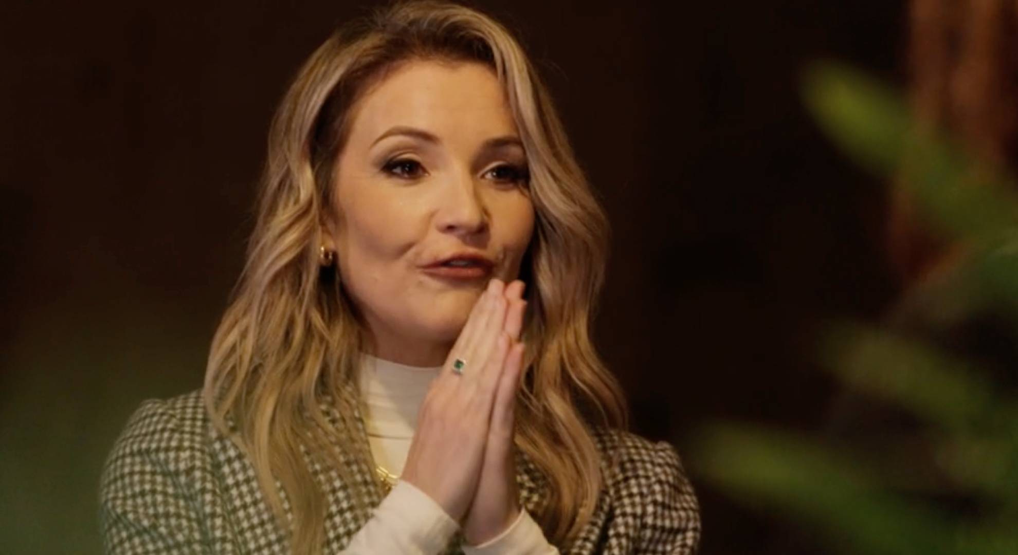Helen Skelton puts her hands together